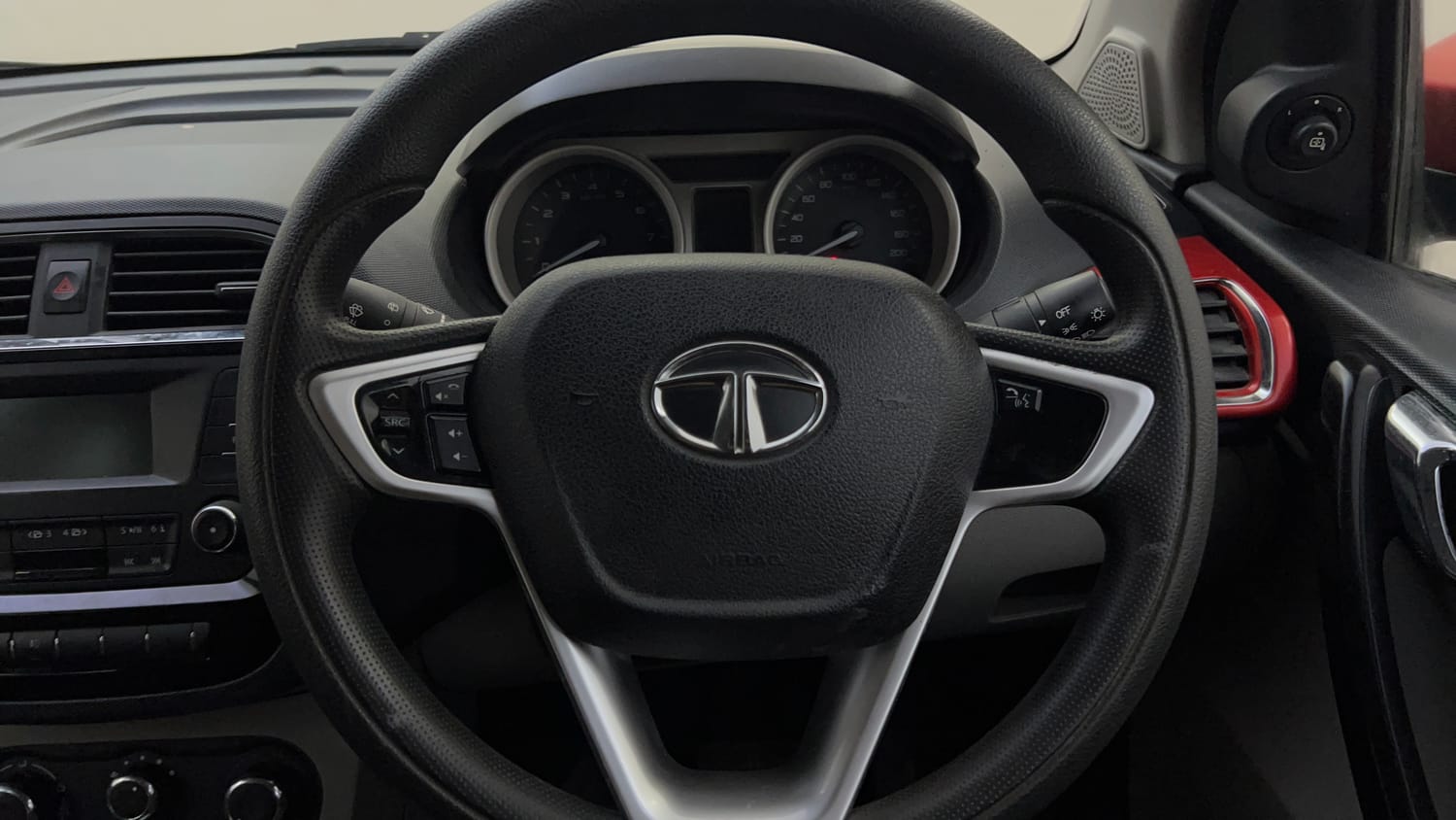 Used 2017 Tata Tiago Revotron XZA Petrol Automatic top_features Airbags