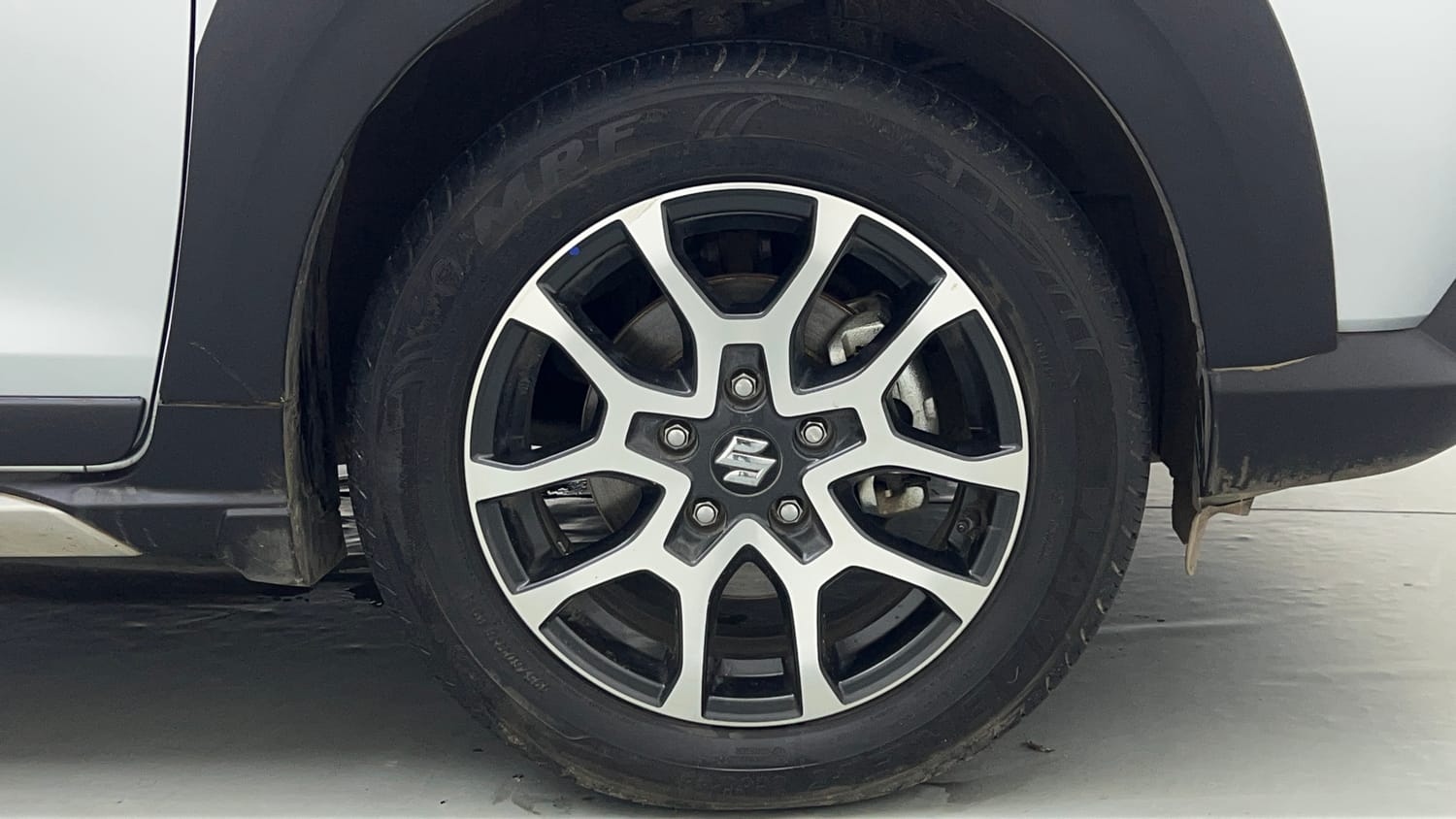 Used 2026 Maruti Suzuki XL6 Zeta MT Petrol Petrol Manual tyres RIGHT FRONT TYRE RIM VIEW