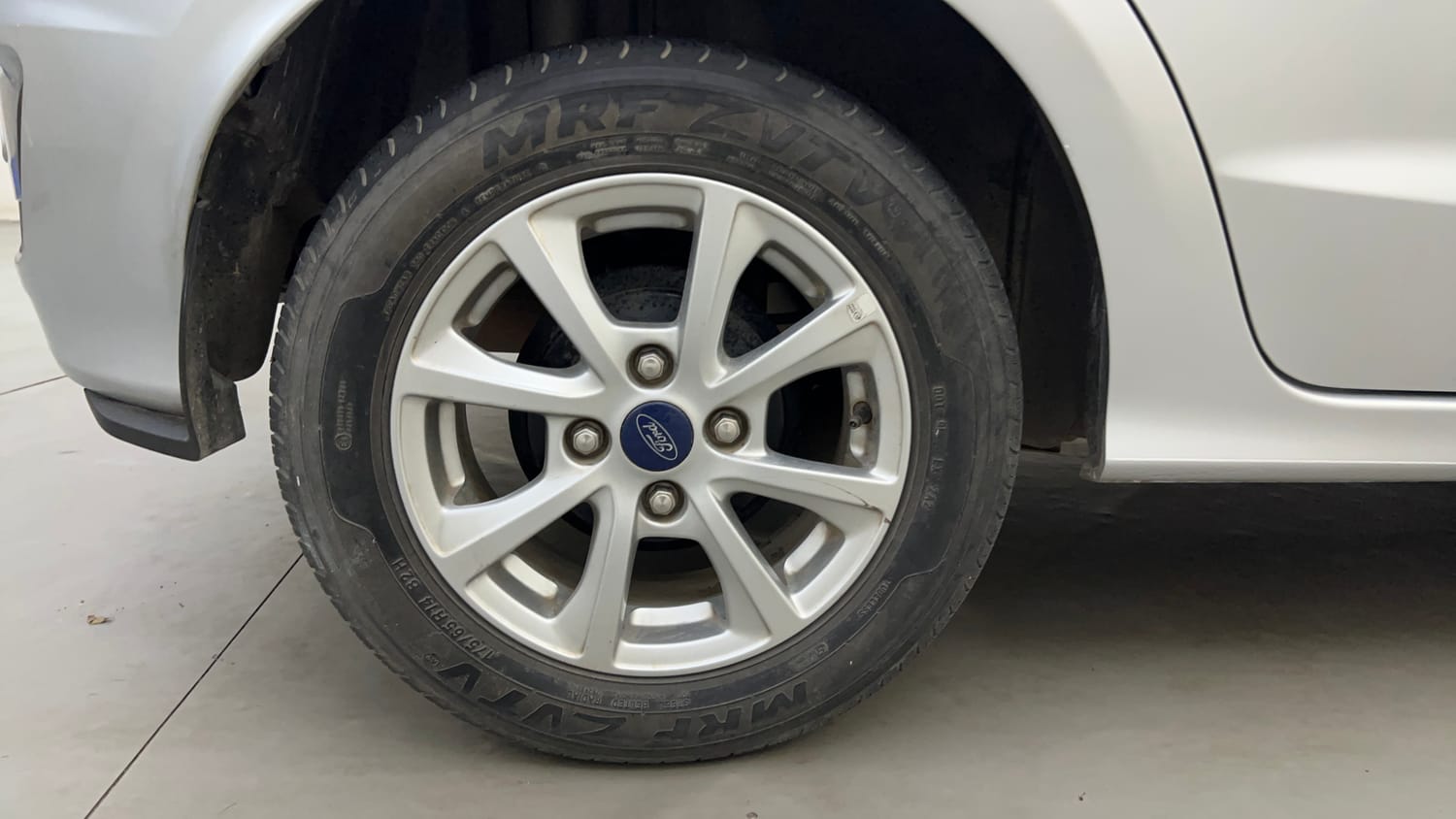 Used 2019 Ford Figo Titanium 1.2 Ti-VCT MT Petrol Manual tyres RIGHT REAR TYRE RIM VIEW