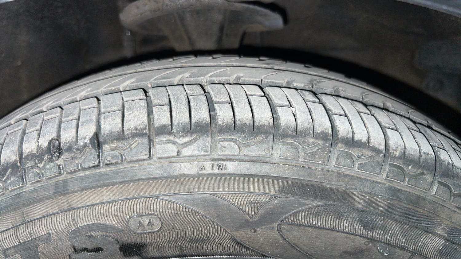 Used 2013 Hyundai i10 1.1L iRDE Magna Special Edition Petrol Manual tyres RIGHT FRONT TYRE TREAD VIEW