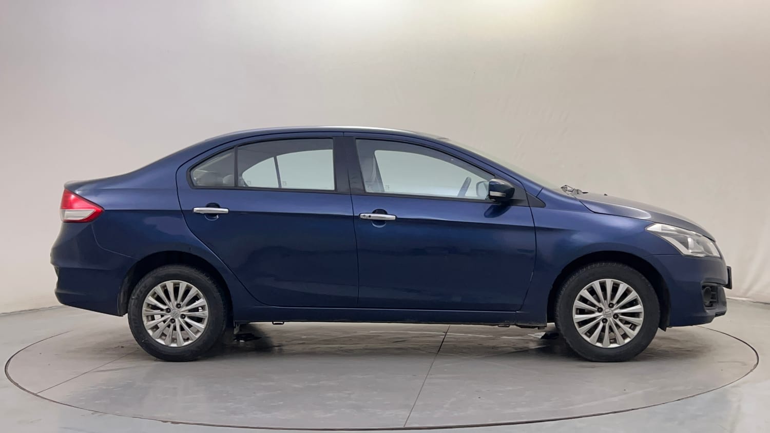 Used 2018 Maruti Suzuki Ciaz Zeta 1.4 MT Petrol Manual exterior RIGHT SIDE VIEW