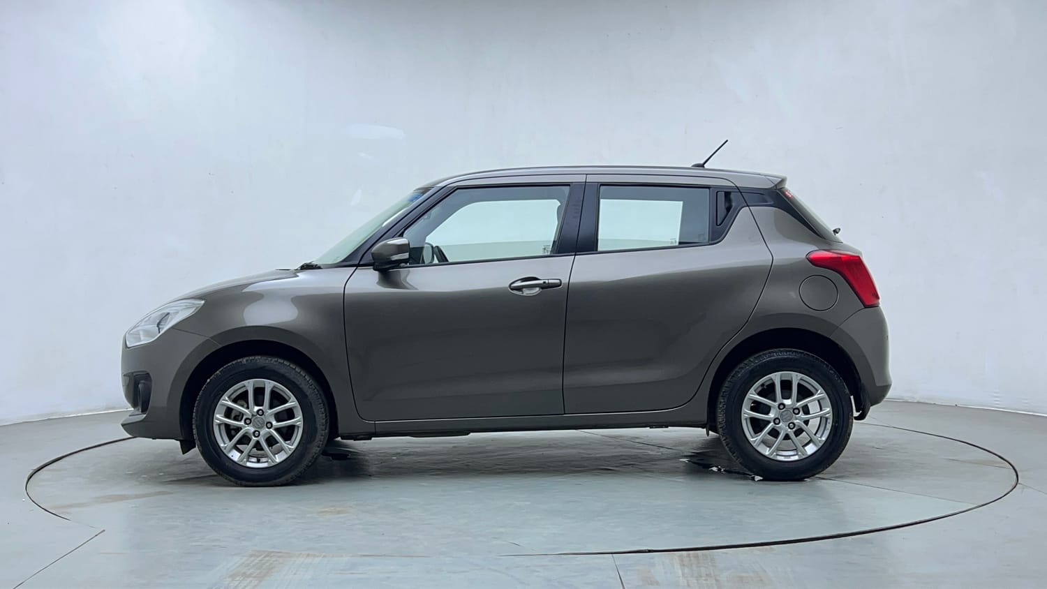Used 2024 Maruti Suzuki Swift ZXi Petrol Manual exterior LEFT SIDE VIEW