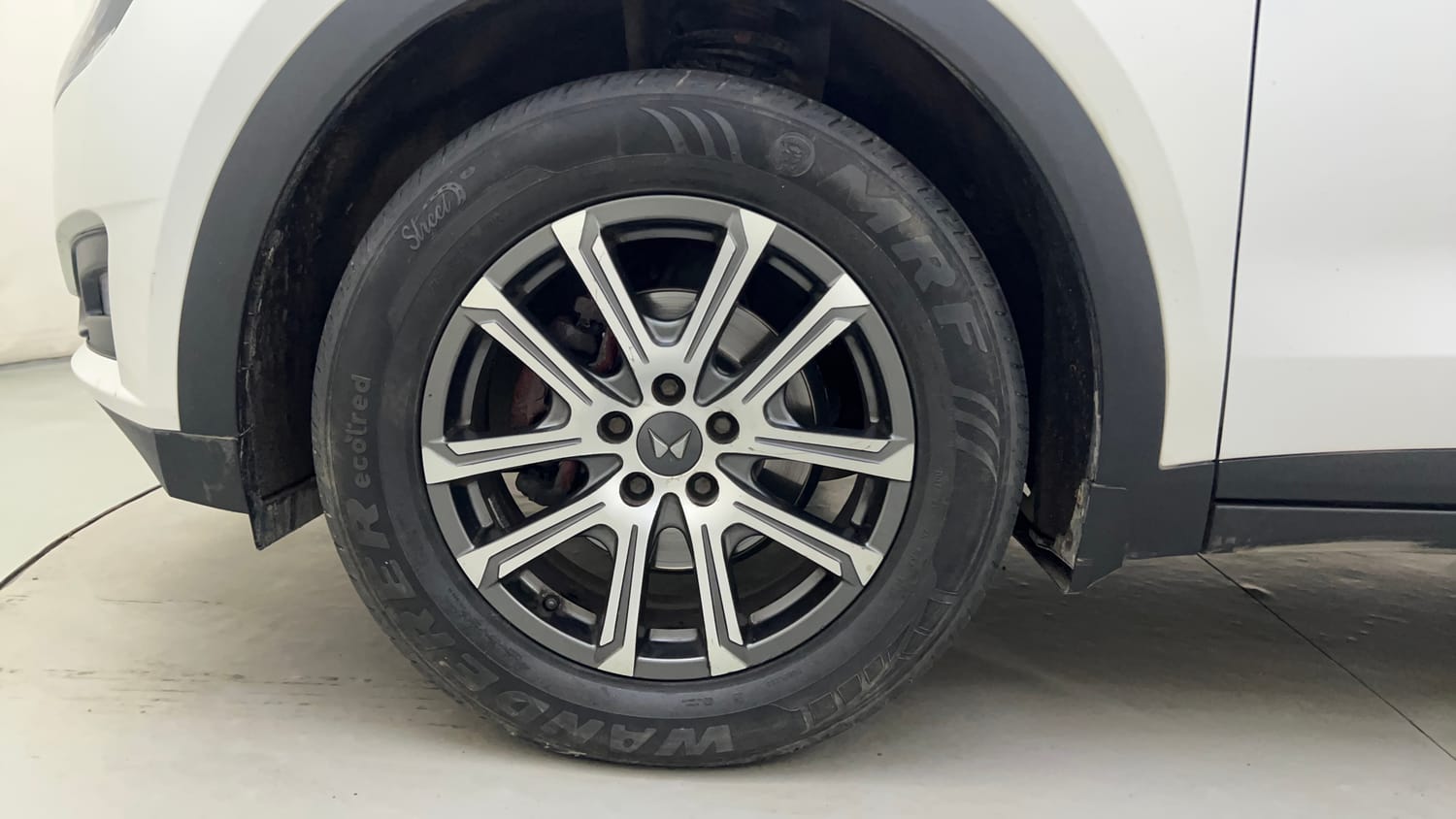 Used 2024 Mahindra XUV700 AX 7 Petrol AT 7 STR Petrol Automatic tyres LEFT FRONT TYRE RIM VIEW
