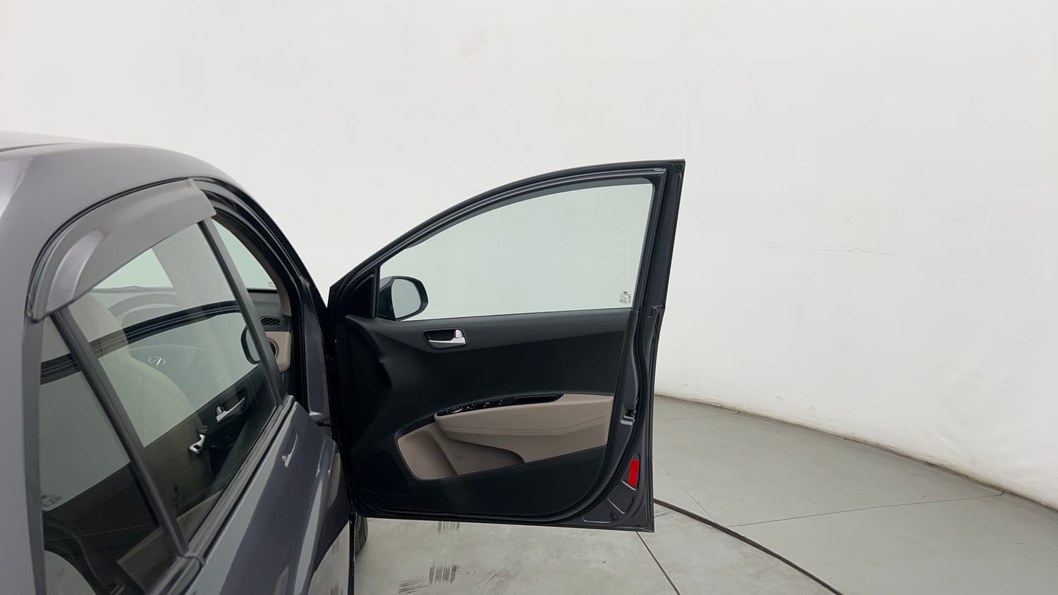 Used 2018 Hyundai Xcent SX (O) Petrol Manual interior RIGHT FRONT DOOR OPEN VIEW