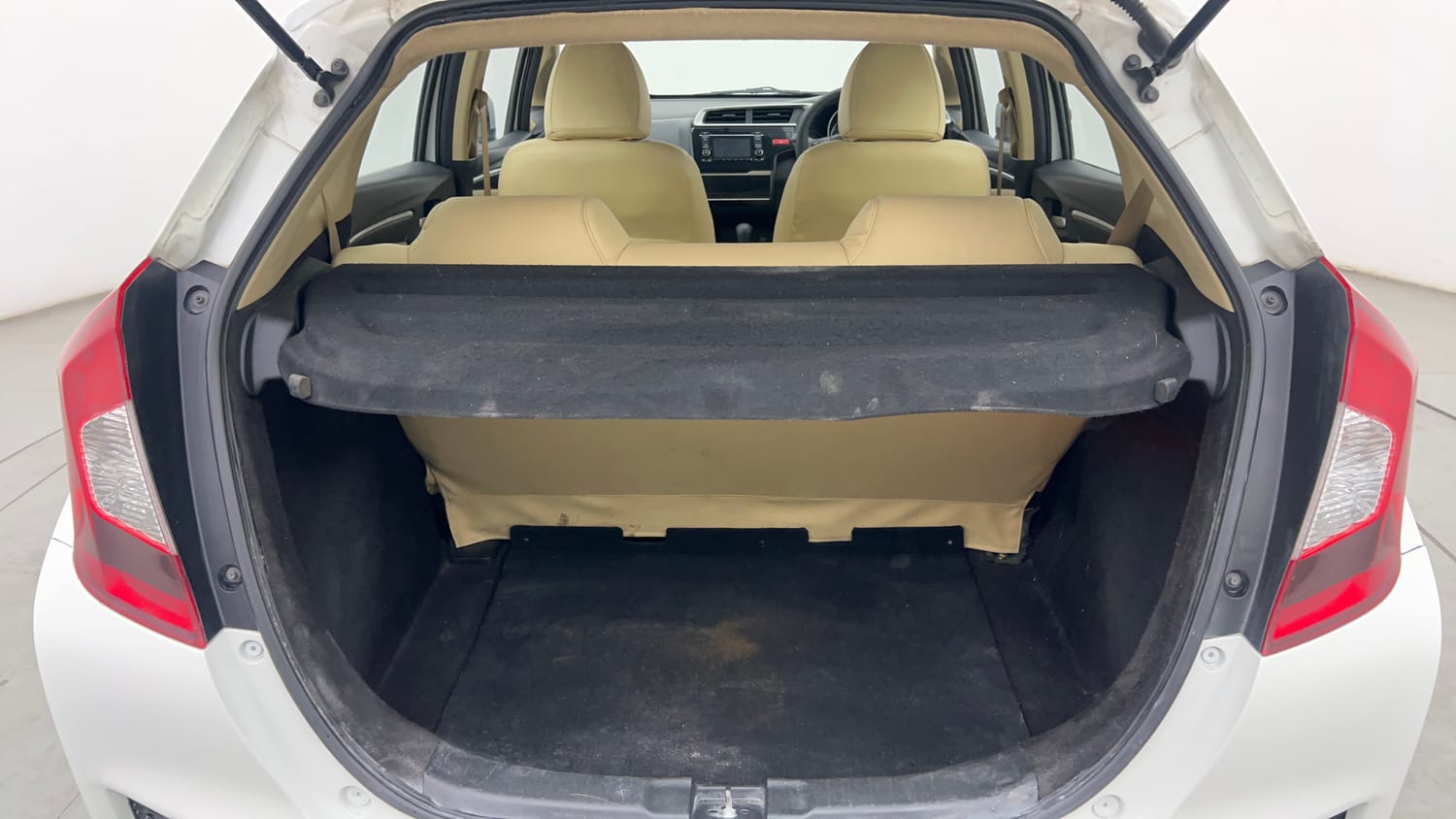 Used 2016 Honda Jazz V AT Petrol Petrol Automatic interior DICKY INSIDE VIEW