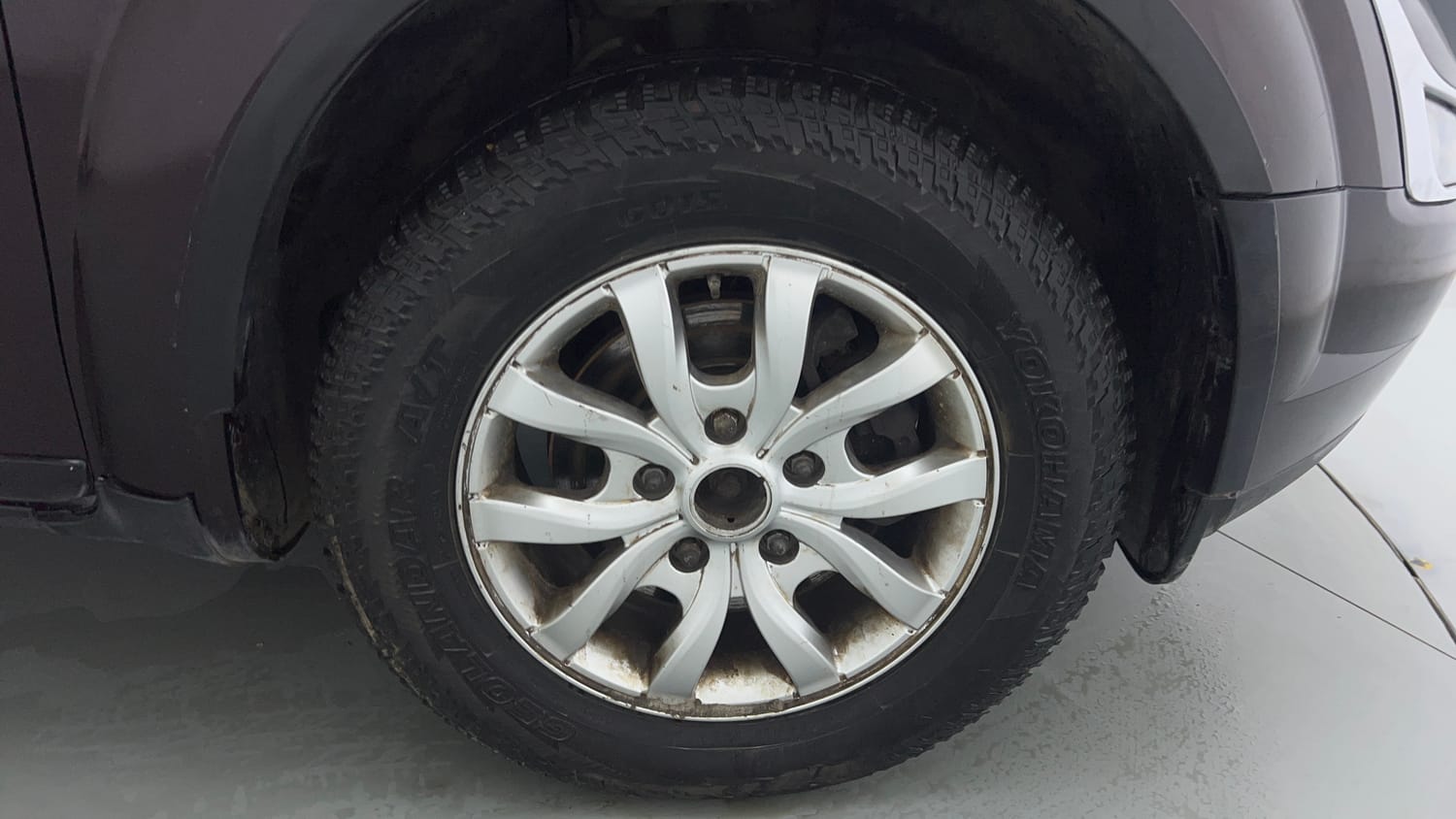 Used 2018 Mahindra XUV500 W9 Diesel Manual tyres RIGHT FRONT TYRE RIM VIEW