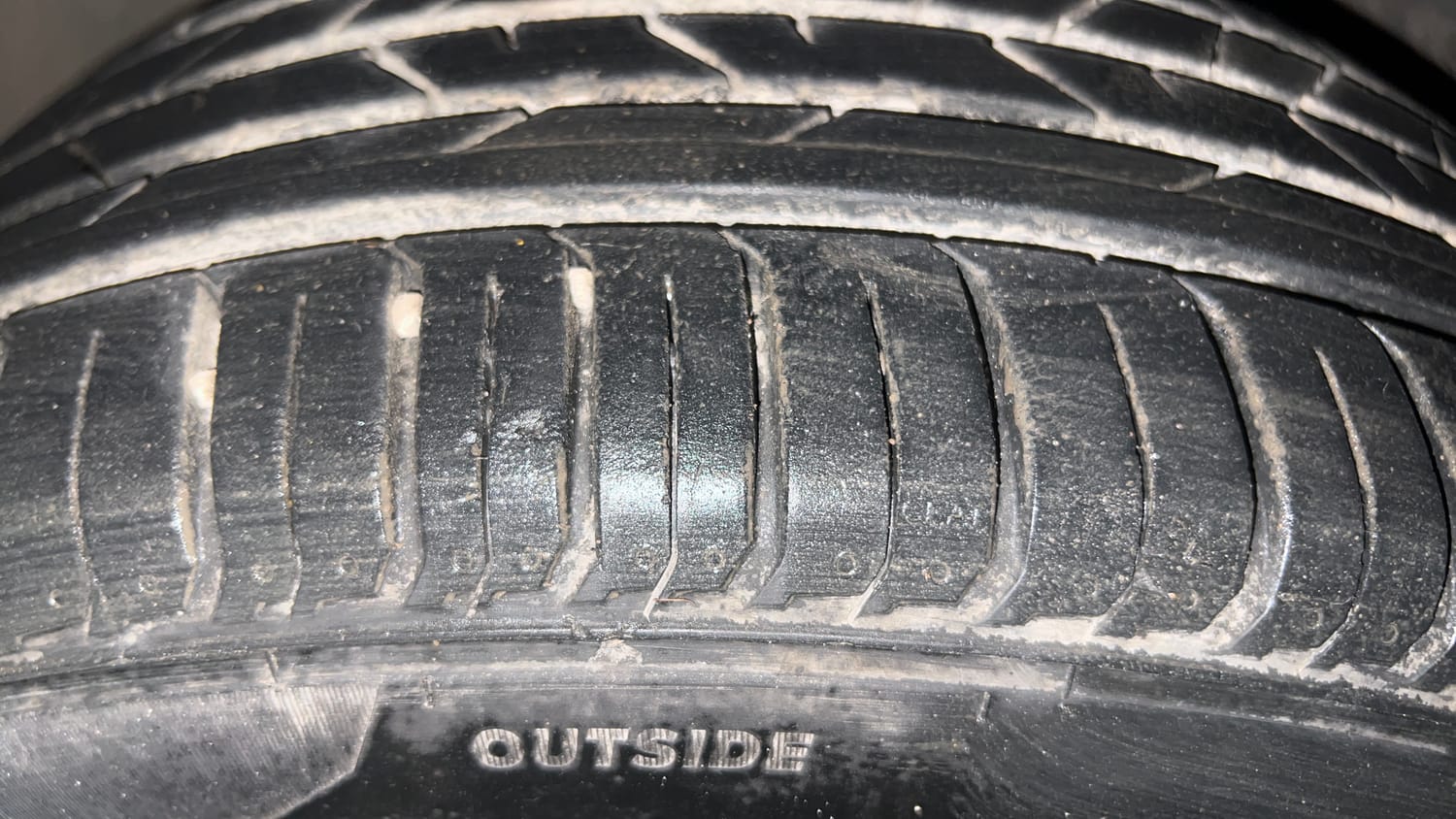 Used 2022 Hyundai Venue SX Plus 1.0 Turbo DCT Petrol Automatic tyres LEFT FRONT TYRE TREAD VIEW