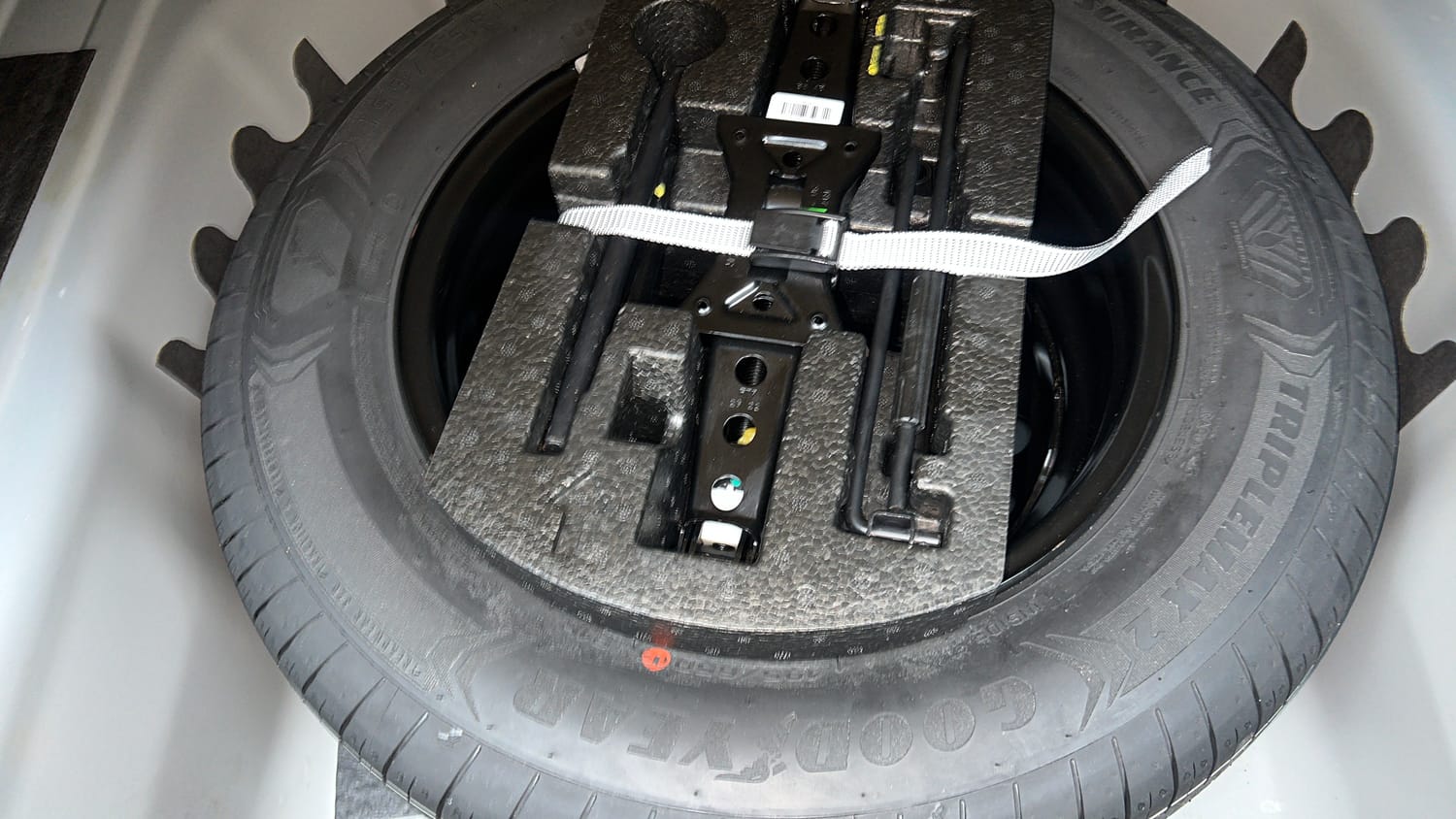 Used 2022 Volkswagen Virtus Topline 1.0 TSI AT Petrol Automatic tyres SPARE TYRE VIEW