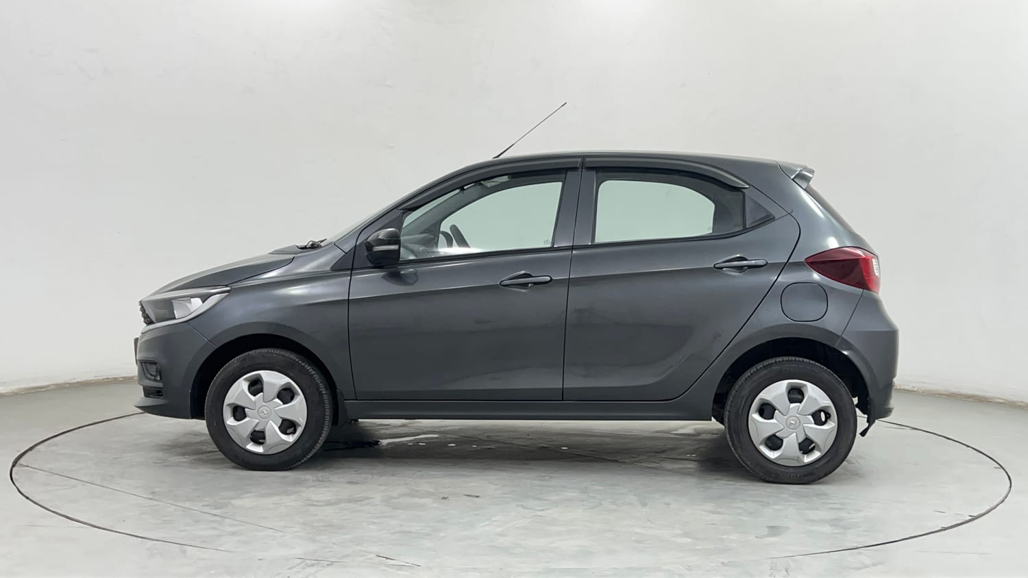 Used 2022 Tata Tiago XT CNG Cng Manual exterior LEFT SIDE VIEW