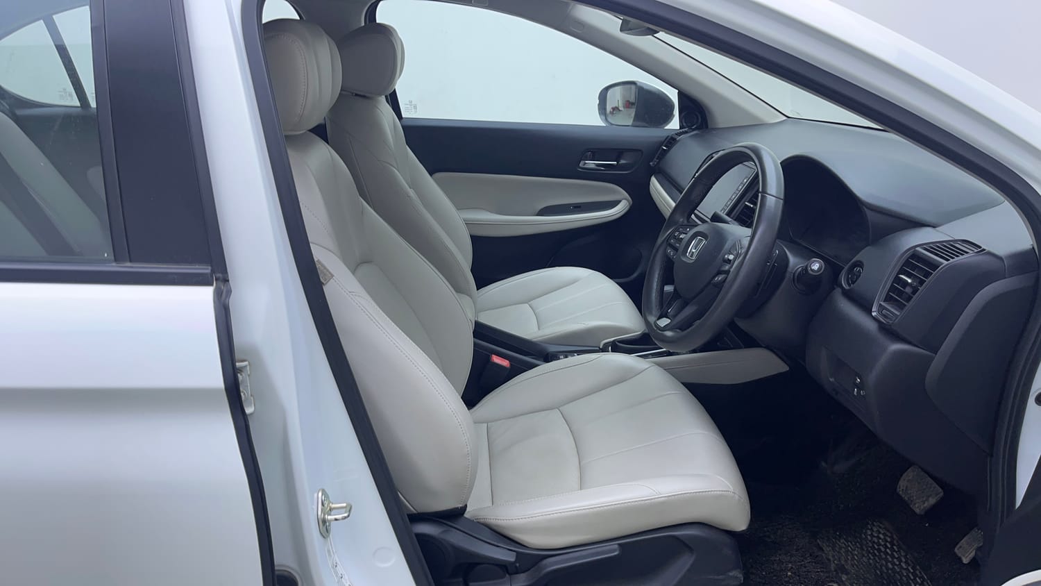 Used 2024 Honda City ZX Petrol CVT Hybrid Automatic interior RIGHT SIDE FRONT DOOR CABIN VIEW