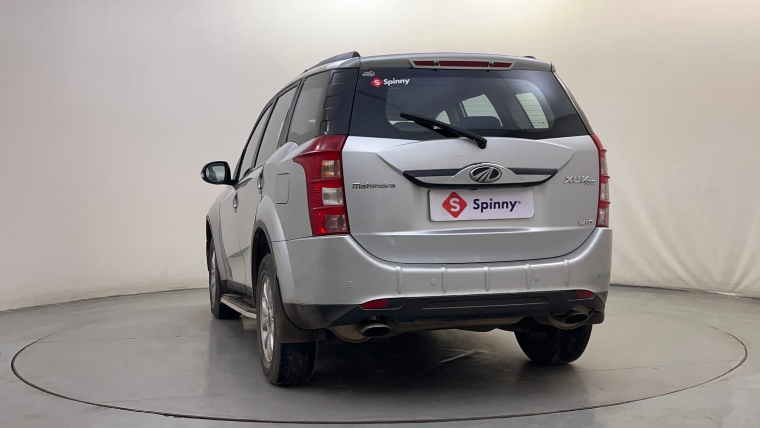Used 2017 Mahindra XUV500 W10 Diesel Manual exterior LEFT REAR CORNER VIEW