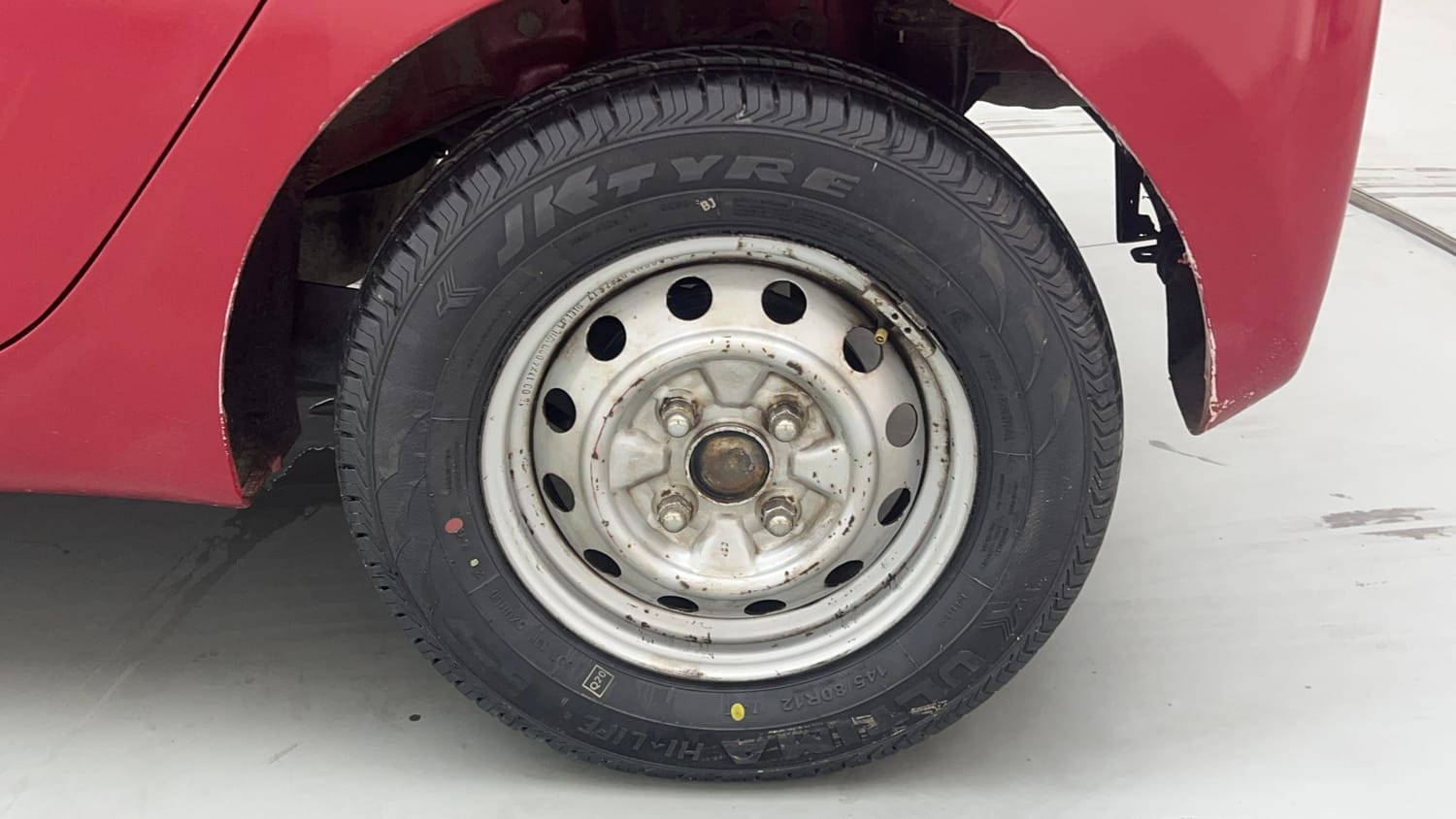 Used 2017 Hyundai Eon Era +  CNG (Outside Fitted) Cng Manual tyres LEFT REAR TYRE RIM VIEW