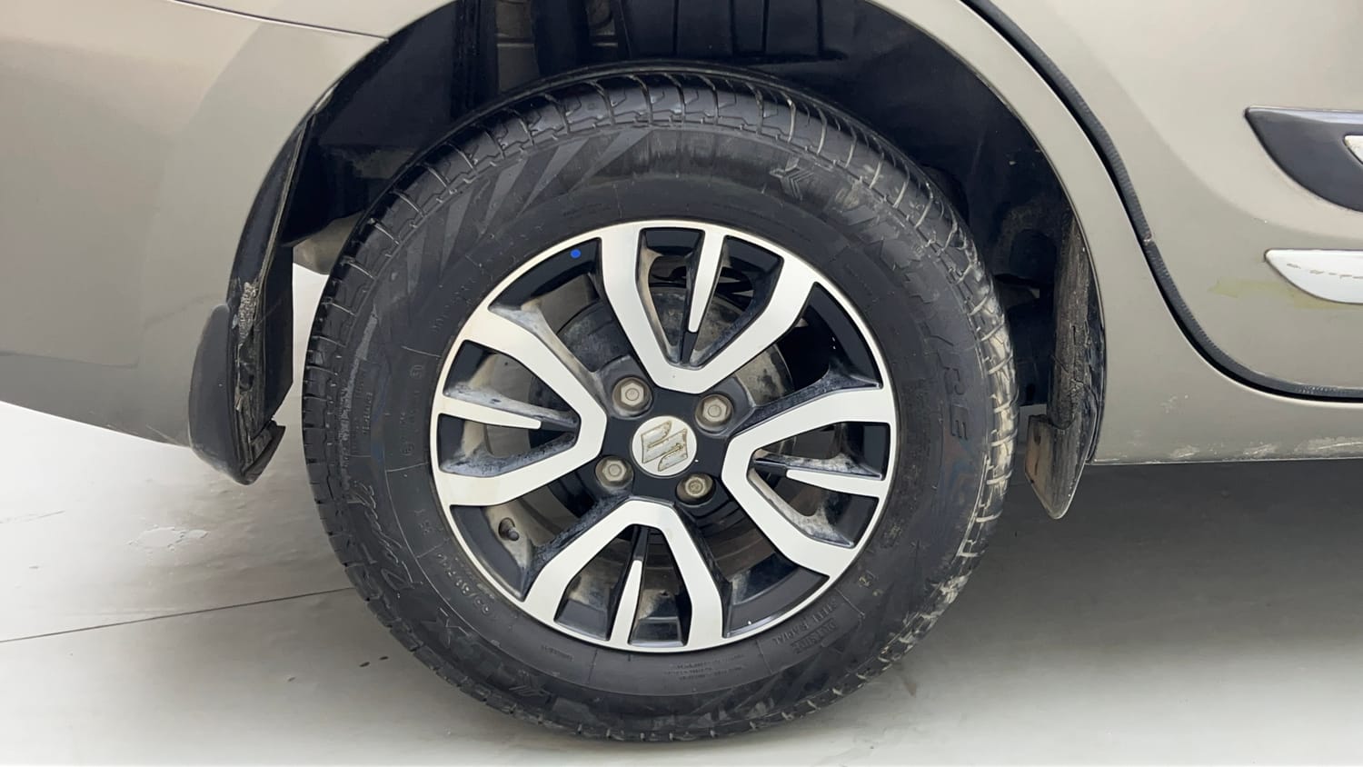 Used 2022 Maruti Suzuki Dzire VXi Petrol Manual tyres RIGHT REAR TYRE RIM VIEW
