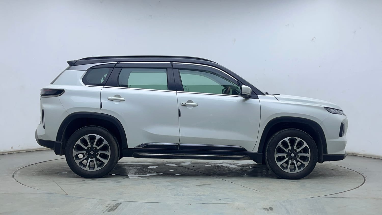 Used 2023 Maruti Suzuki Grand Vitara Zeta Smart Hybrid AT Petrol Automatic exterior RIGHT SIDE VIEW