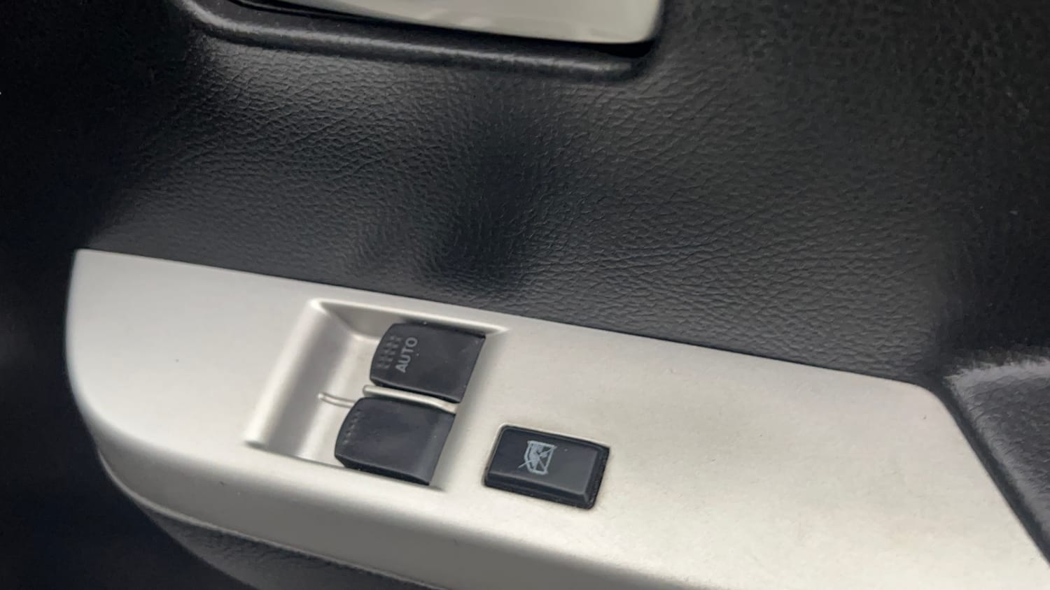 Used 2013 Maruti Suzuki Wagon R LXI Petrol Manual top_features Power windows