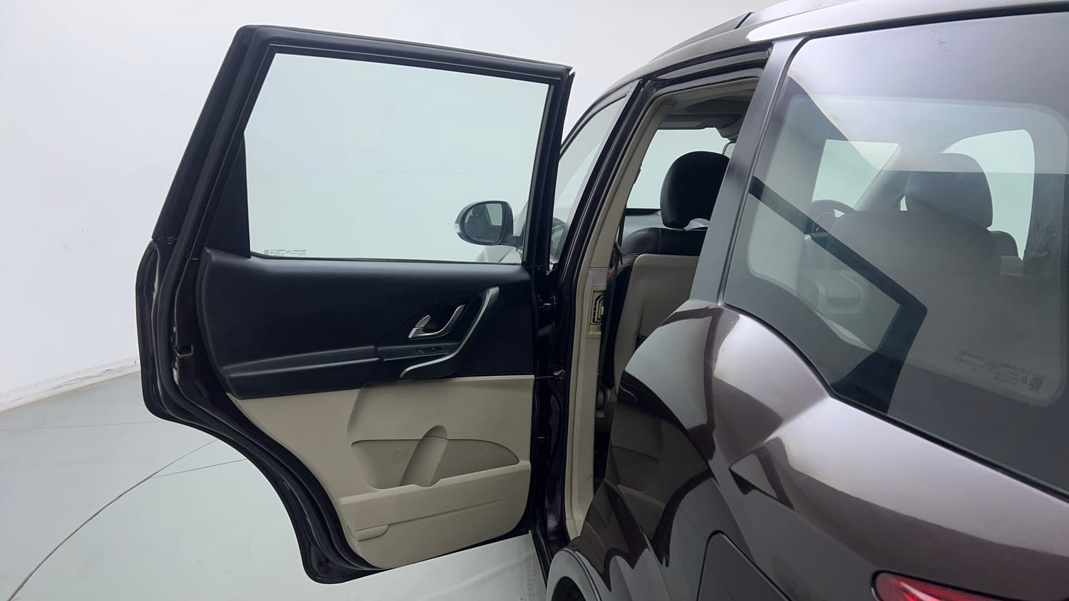 Used 2018 Mahindra XUV500 W9 Diesel Manual interior LEFT REAR DOOR OPEN VIEW