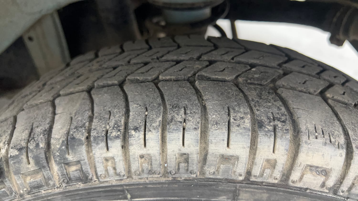 Used 2015 Maruti Suzuki Alto 800 Lxi Petrol Manual tyres LEFT REAR TYRE TREAD VIEW
