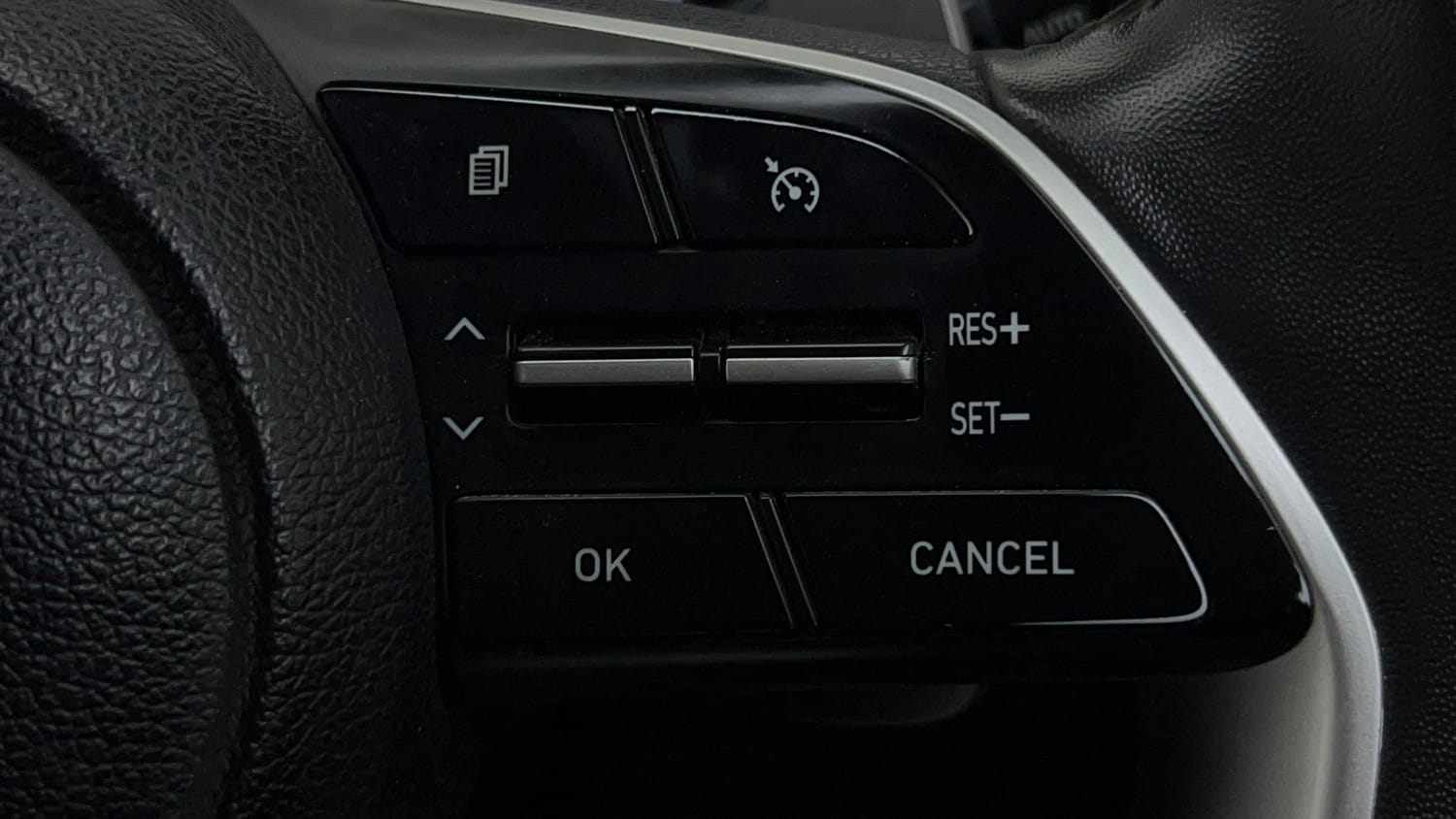 Used 2022 Hyundai Venue SX Plus 1.0 Turbo DCT Petrol Automatic top_features Cruise control