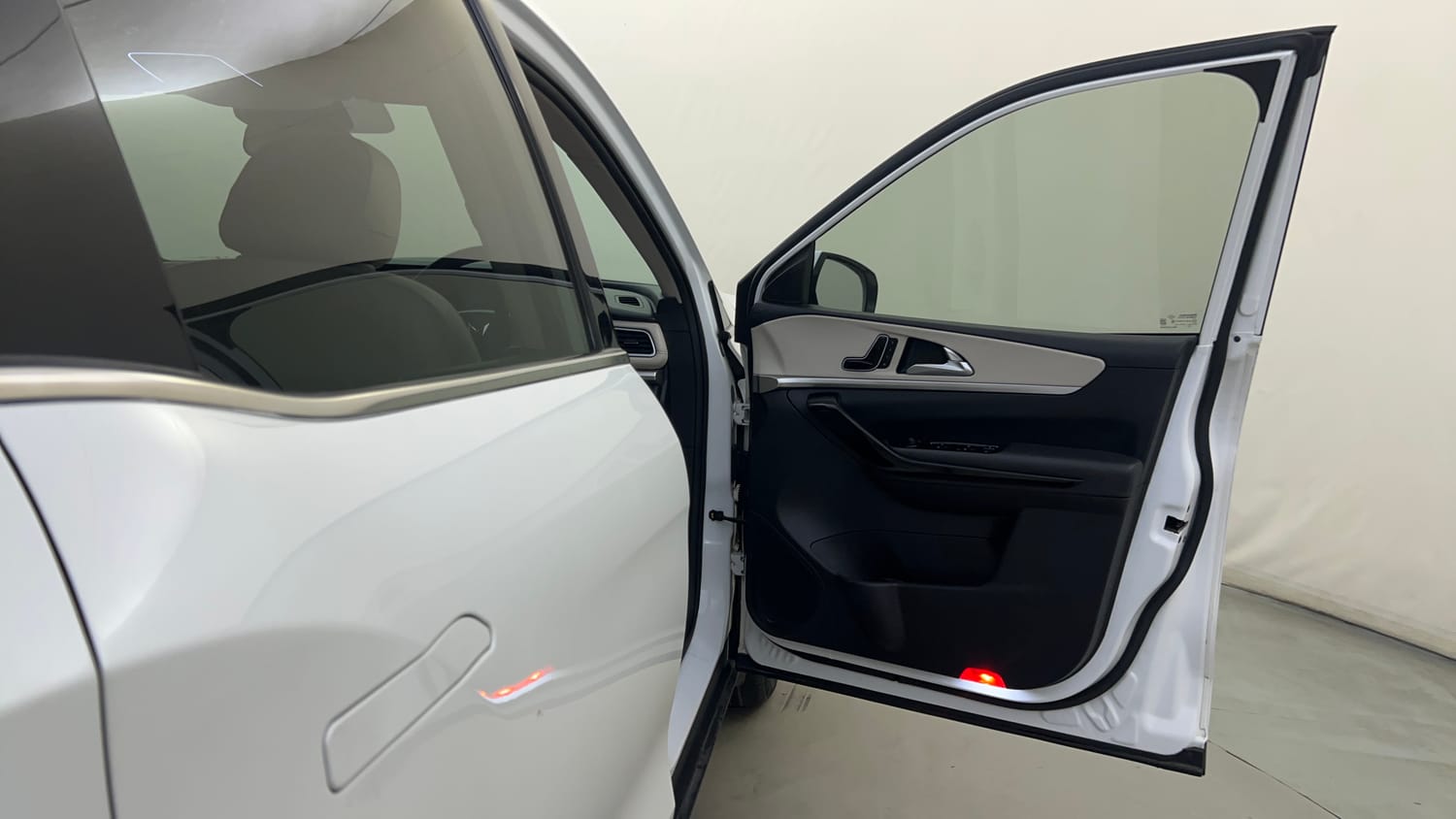 Used 2024 Mahindra XUV700 AX 7 Petrol AT 7 STR Petrol Automatic interior RIGHT FRONT DOOR OPEN VIEW