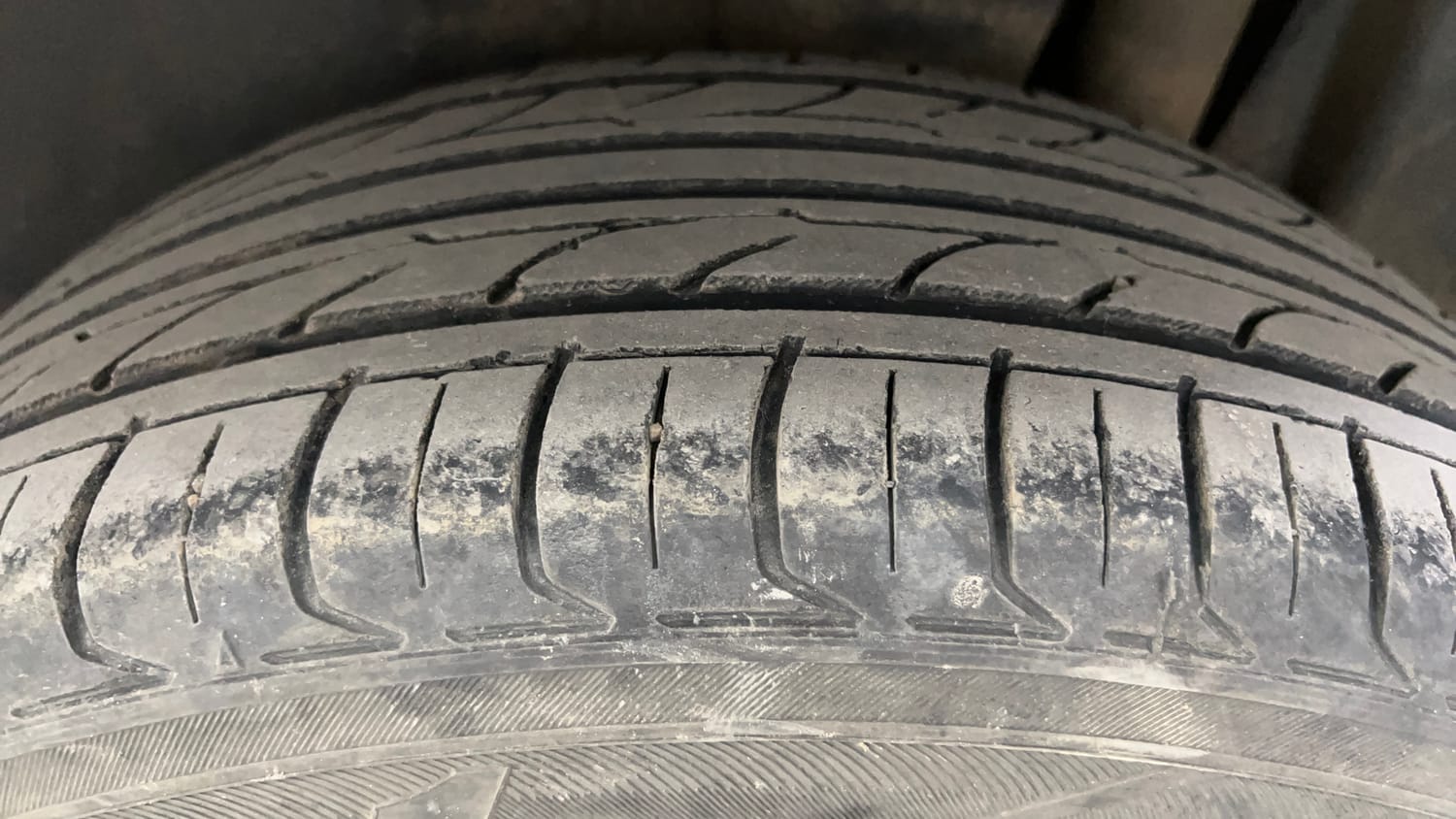 Used 2022 Maruti Suzuki Brezza Zxi Plus AT Dual Tone Petrol Automatic tyres LEFT REAR TYRE TREAD VIEW