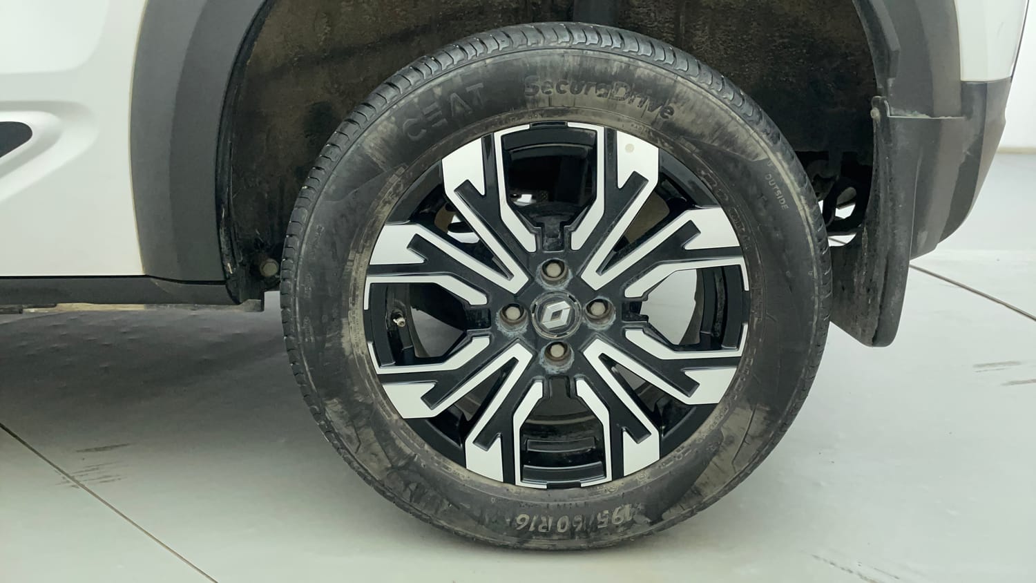 Used 2023 Renault Kiger RXZ AMT Petrol Automatic tyres LEFT REAR TYRE RIM VIEW