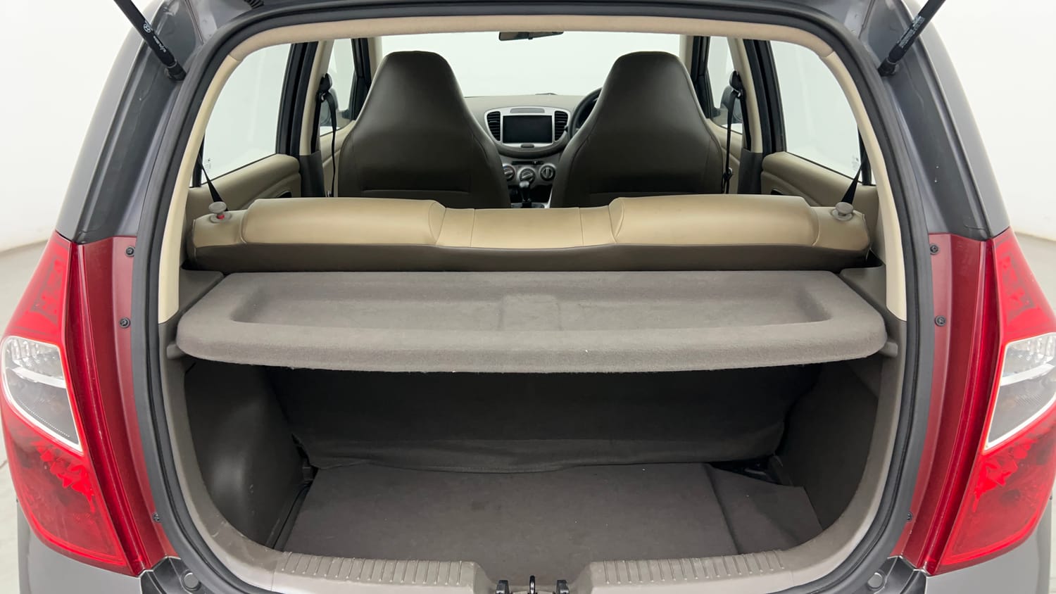 Used 2013 Hyundai i10 1.1L iRDE Magna Special Edition Petrol Manual interior DICKY INSIDE VIEW