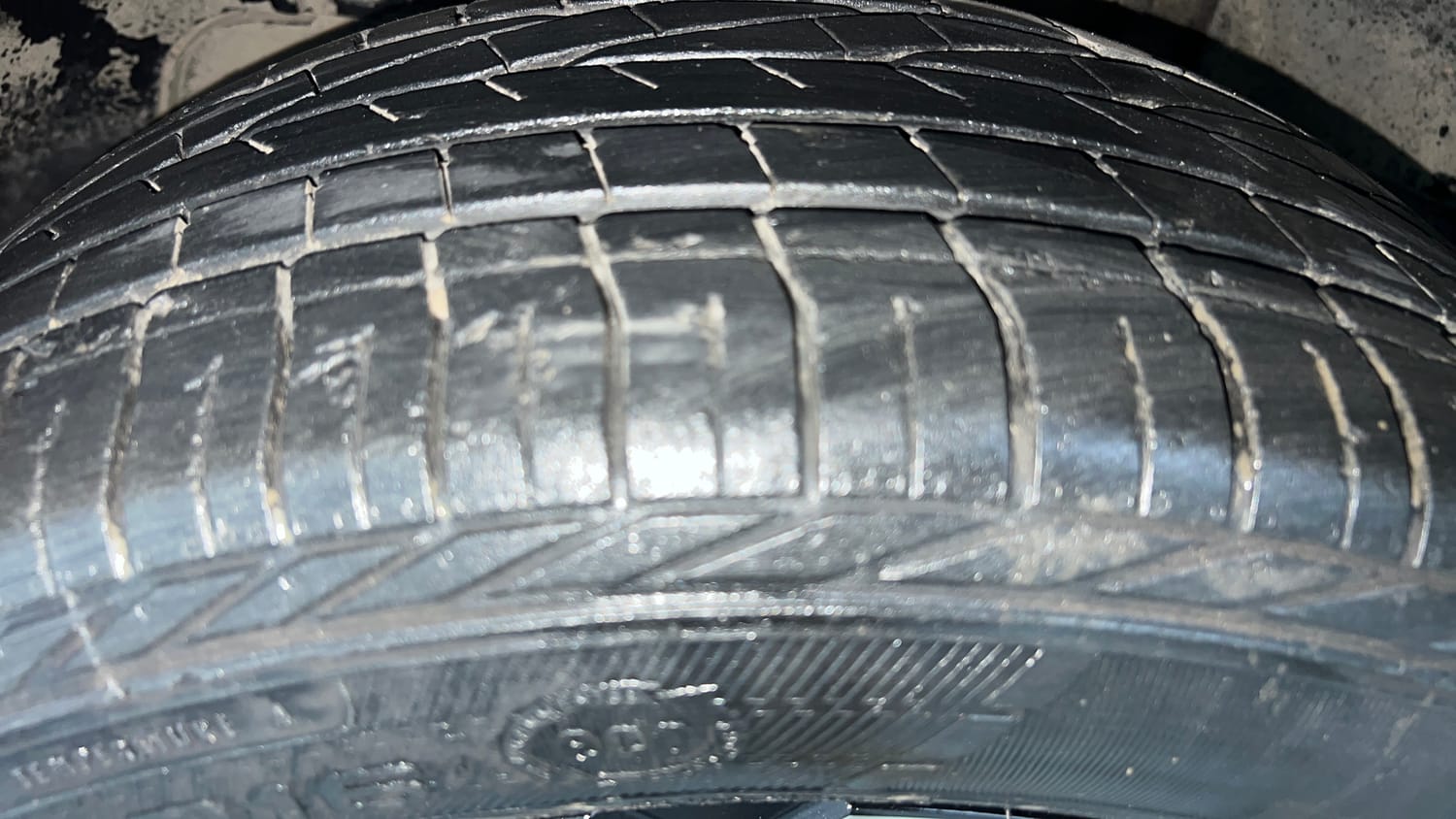 Used 2023 Tata Nexon XZA Plus Petrol Automatic tyres LEFT FRONT TYRE TREAD VIEW