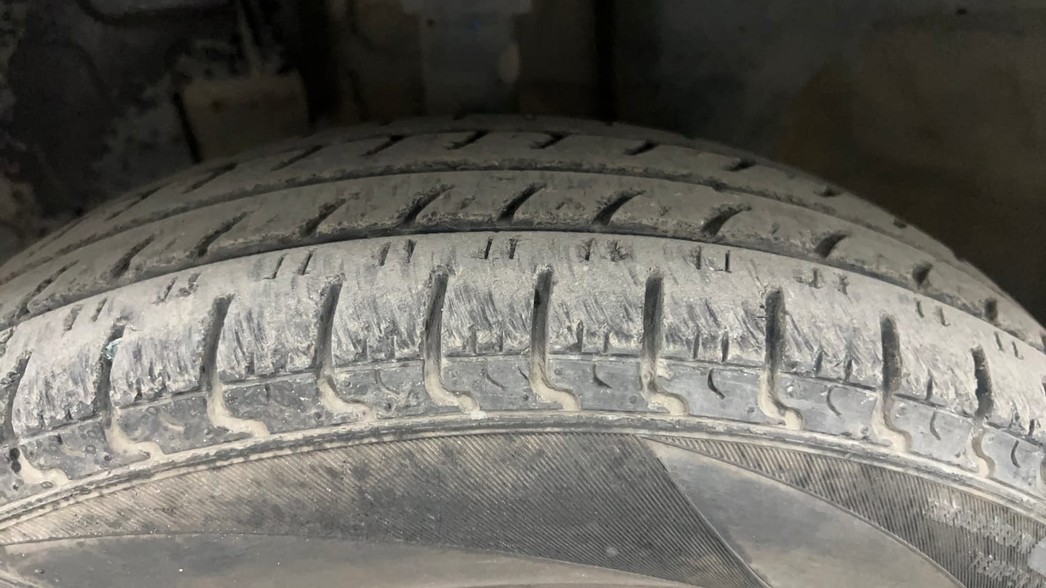 Used 2017 Renault Kwid RXT Petrol Manual tyres LEFT FRONT TYRE TREAD VIEW