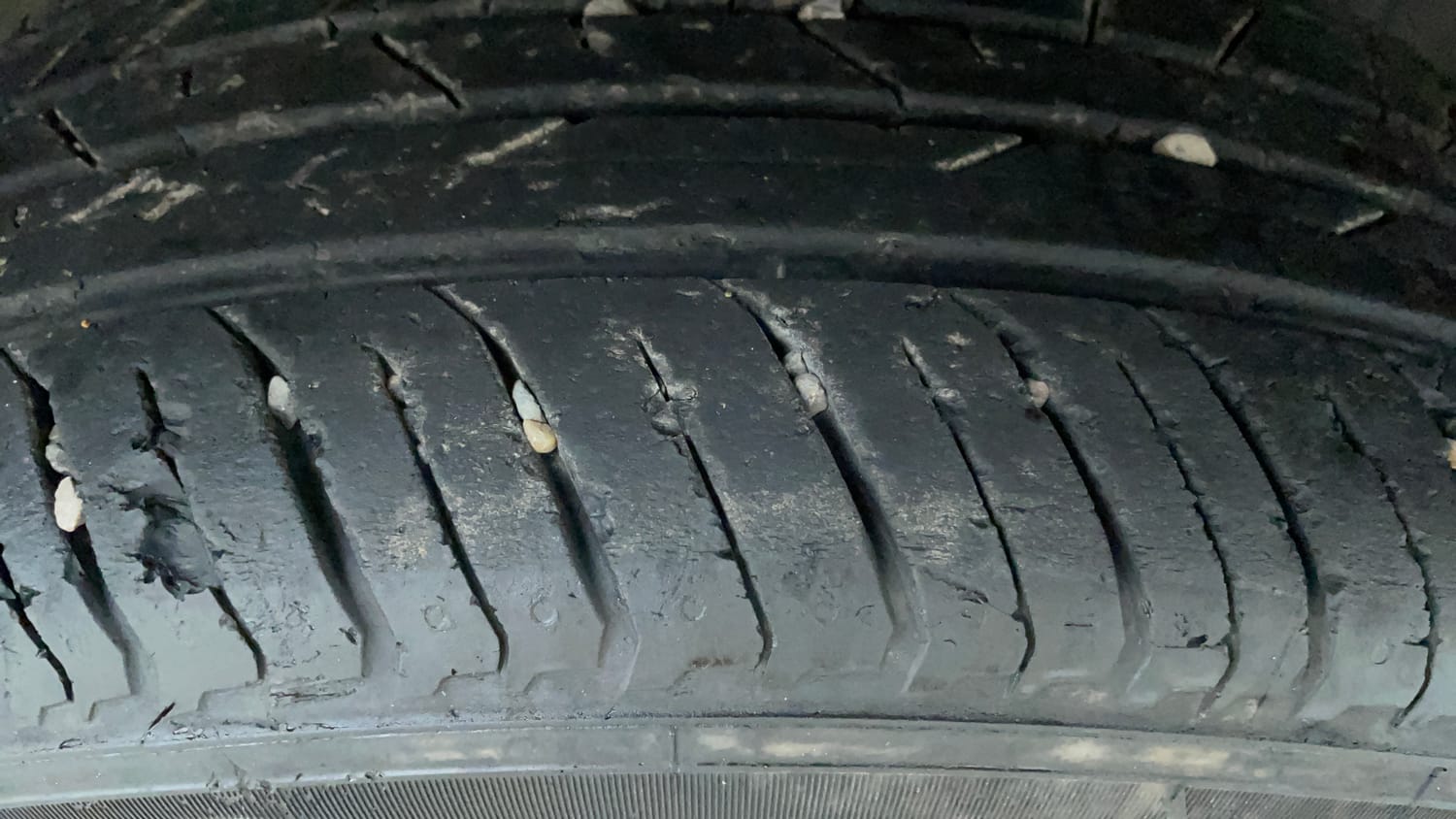 Used 2023 Renault Kiger RXZ AMT Petrol Automatic tyres RIGHT FRONT TYRE TREAD VIEW