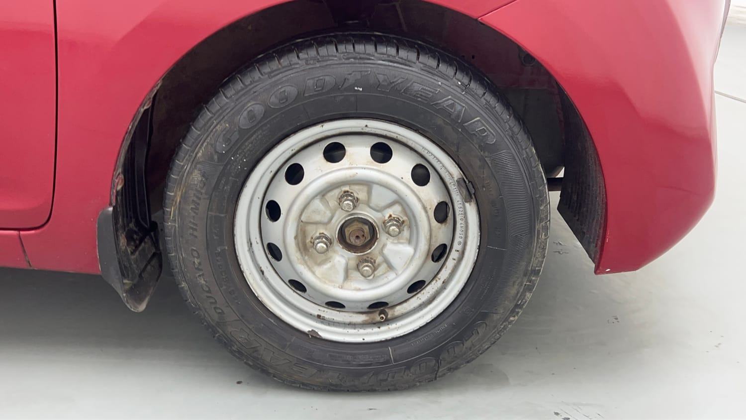 Used 2017 Hyundai Eon Era +  CNG (Outside Fitted) Cng Manual tyres RIGHT FRONT TYRE RIM VIEW