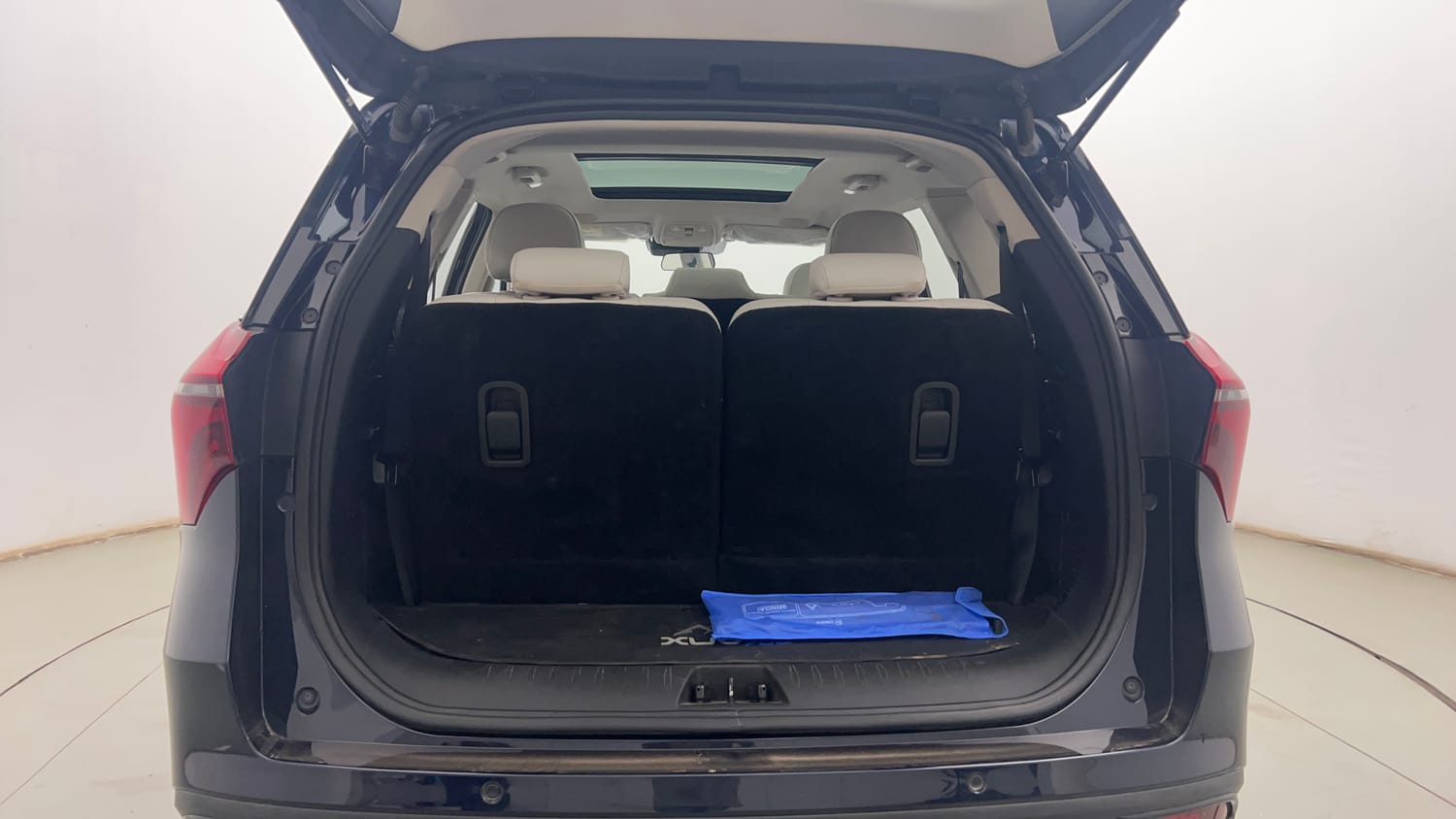 Used 2022 Mahindra XUV700 AX 7 Diesel AT AWD Luxury Pack 7 STR Diesel Automatic interior DICKY INSIDE VIEW