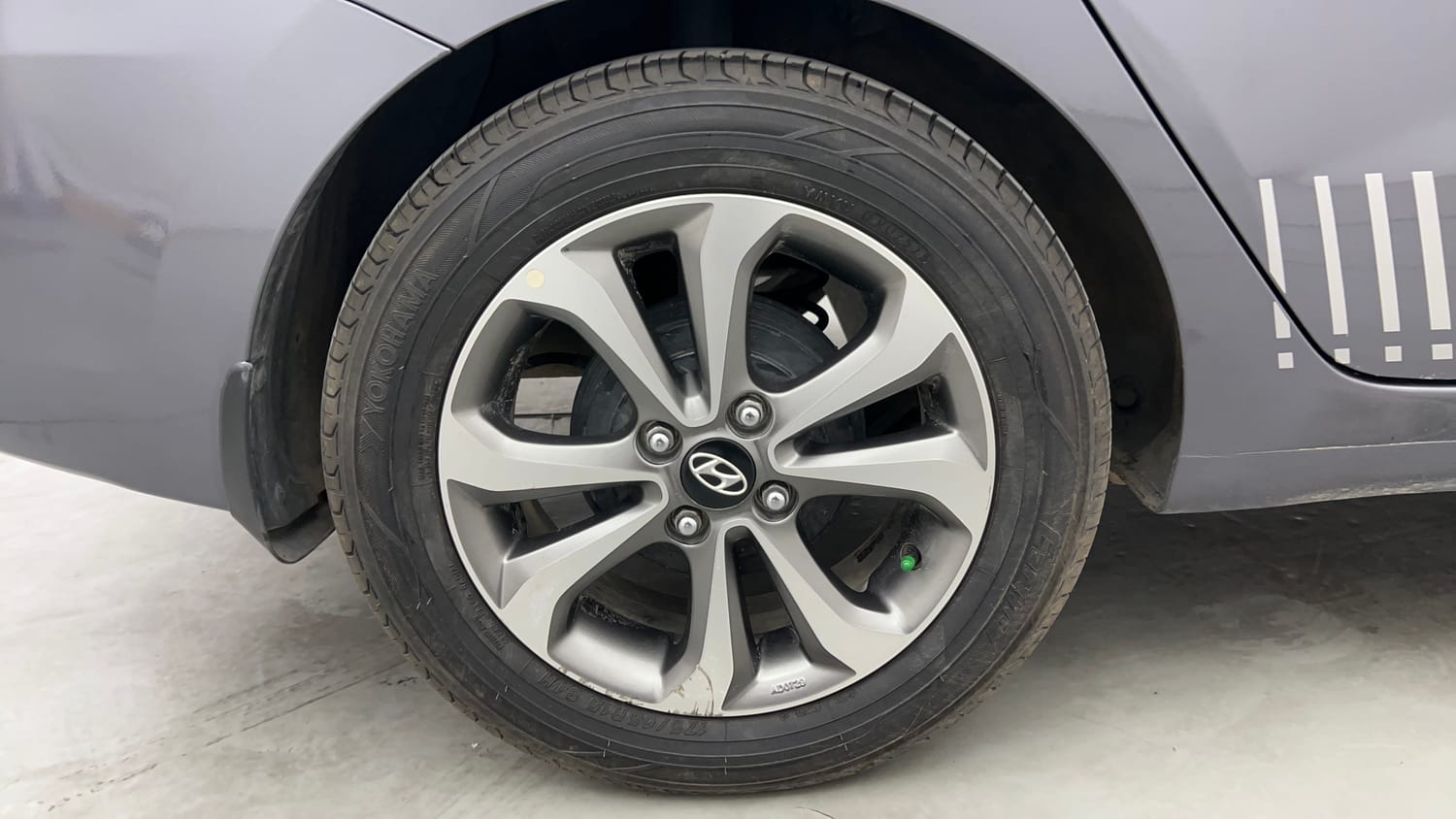Used 2018 Hyundai Xcent SX (O) Petrol Manual tyres RIGHT REAR TYRE RIM VIEW