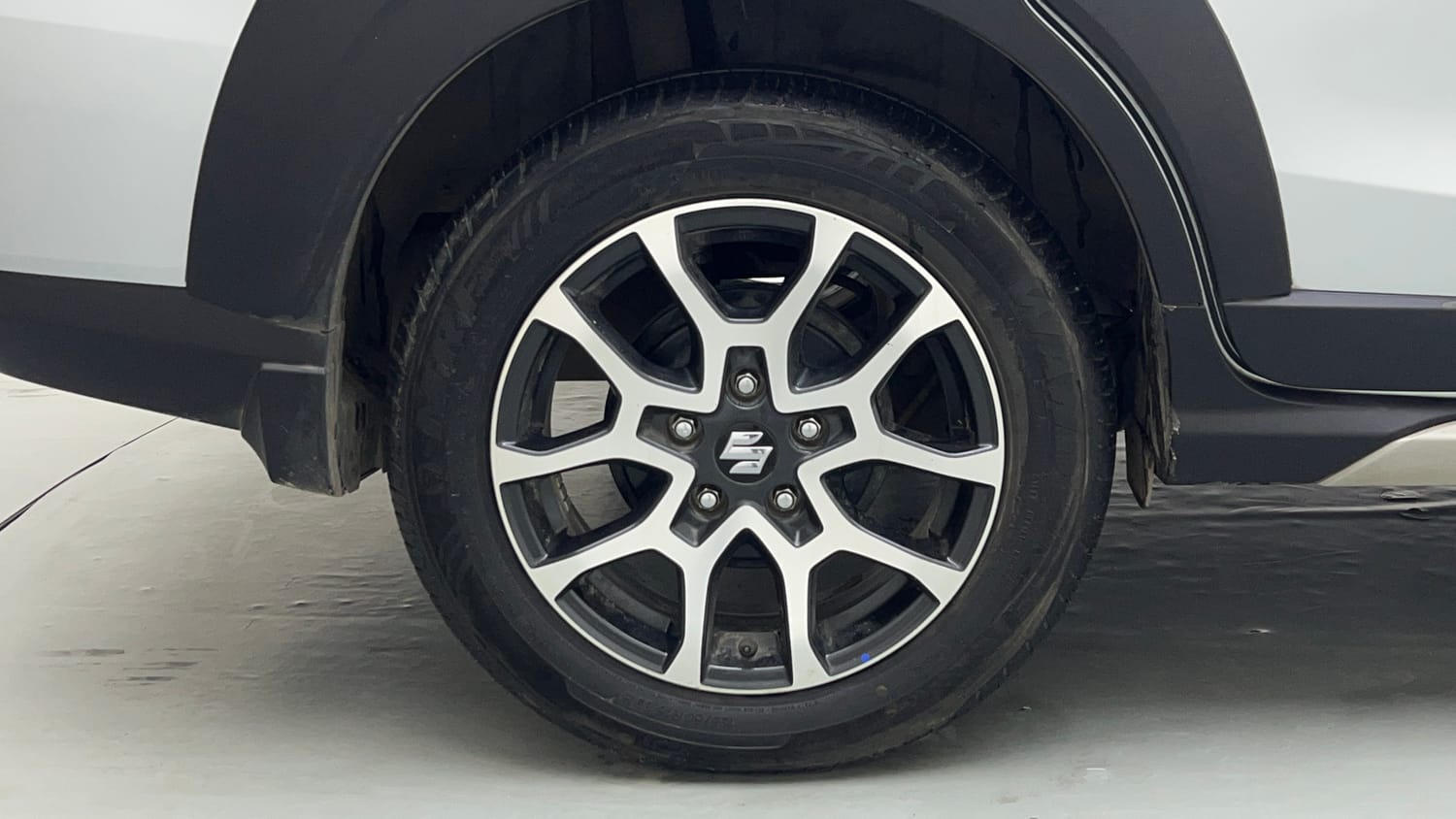 Used 2026 Maruti Suzuki XL6 Zeta MT Petrol Petrol Manual tyres RIGHT REAR TYRE RIM VIEW