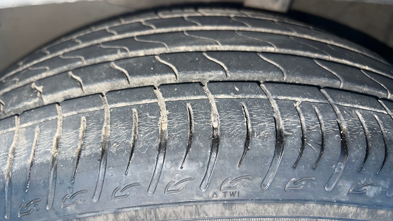 Used 2019 Hyundai Venue SX Plus 1.0 Turbo DCT Petrol Automatic tyres LEFT FRONT TYRE TREAD VIEW