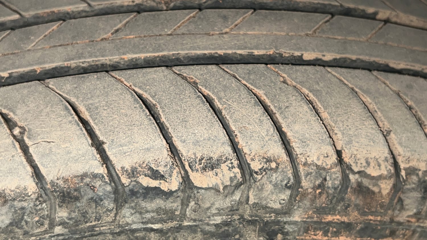 Used 2022 maruti-suzuki Vitara Brezza LXi Petrol Manual tyres RIGHT FRONT TYRE TREAD VIEW