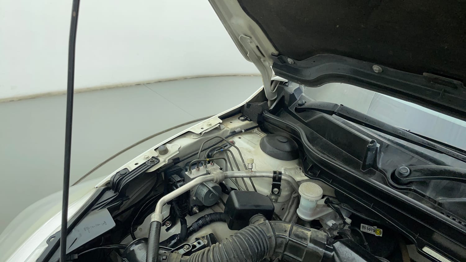 Used 2021 Maruti Suzuki S-Cross Zeta AT Petrol Automatic engine ENGINE RIGHT SIDE HINGE & APRON VIEW