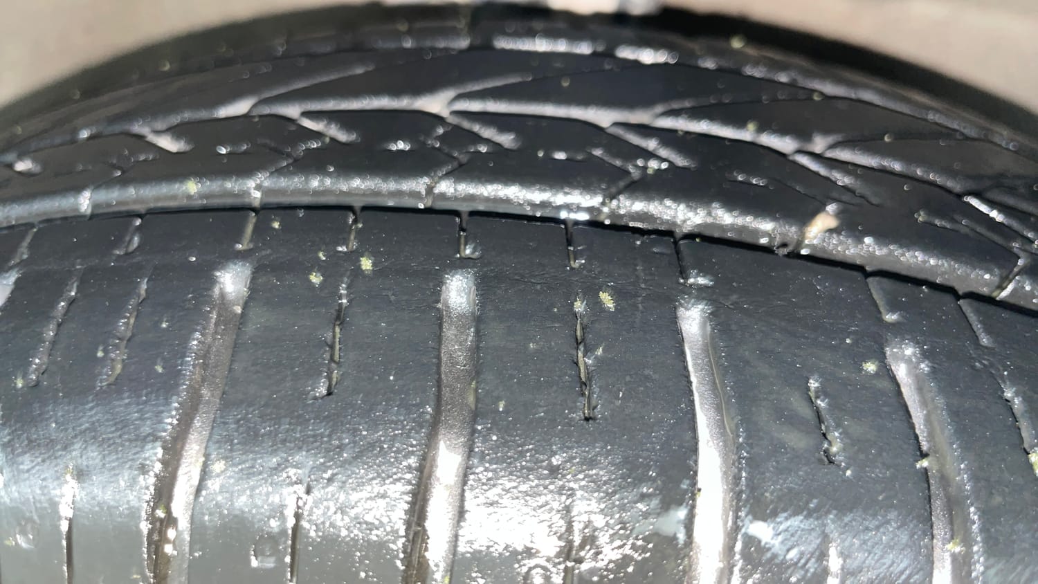 Used 2016 Maruti Suzuki Celerio VXi AMT Petrol Automatic tyres RIGHT FRONT TYRE TREAD VIEW