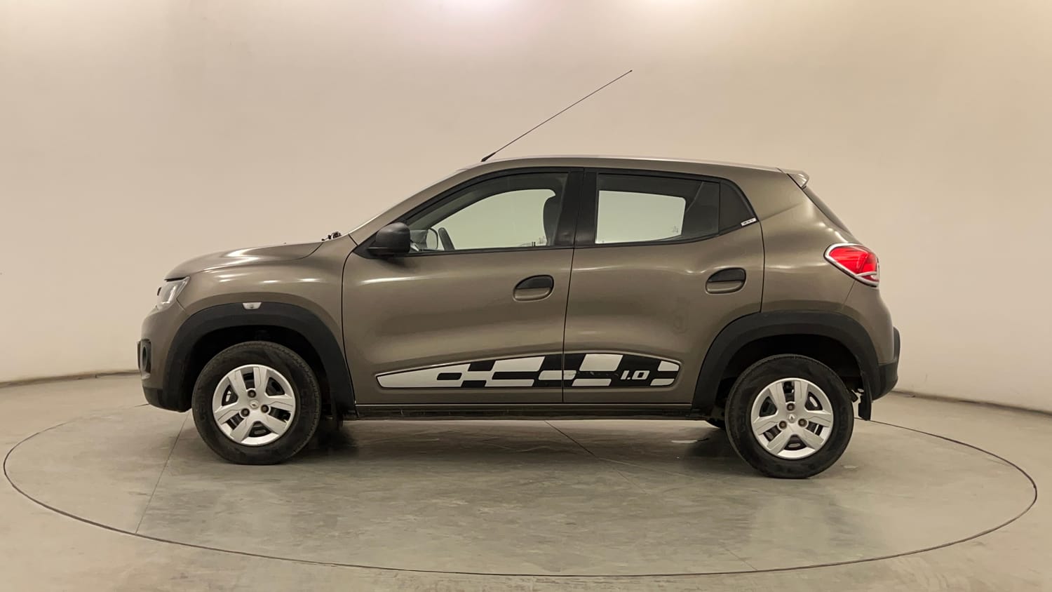 Used 2017 Renault Kwid RXT Petrol Manual exterior LEFT SIDE VIEW