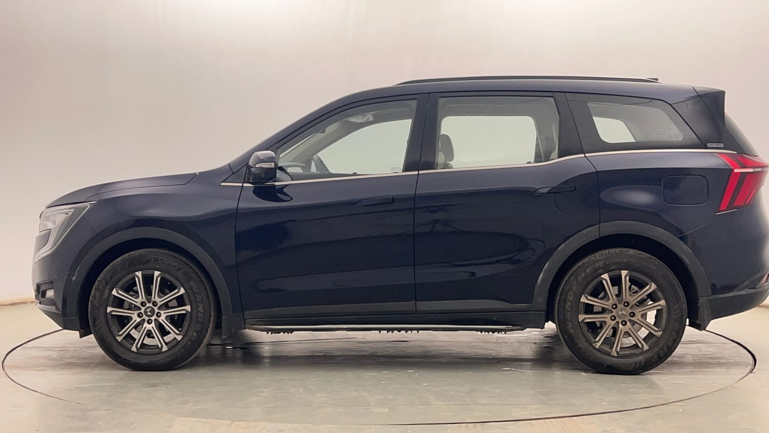 Used 2022 Mahindra XUV700 AX 7 Diesel AT AWD Luxury Pack 7 STR Diesel Automatic exterior LEFT SIDE VIEW