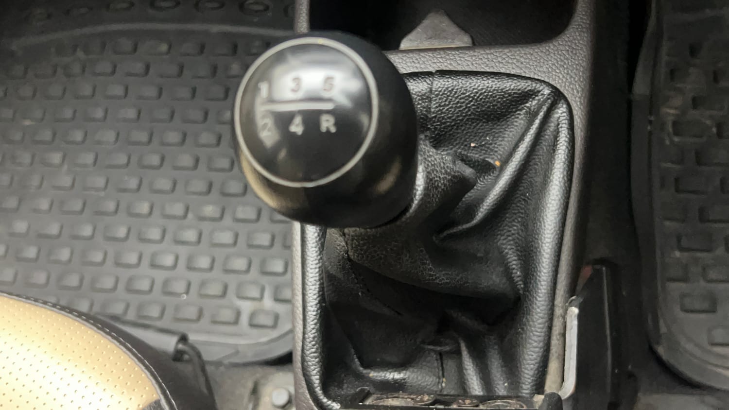 Used 2017 Hyundai Eon Era +  CNG (Outside Fitted) Cng Manual interior GEAR  KNOB VIEW