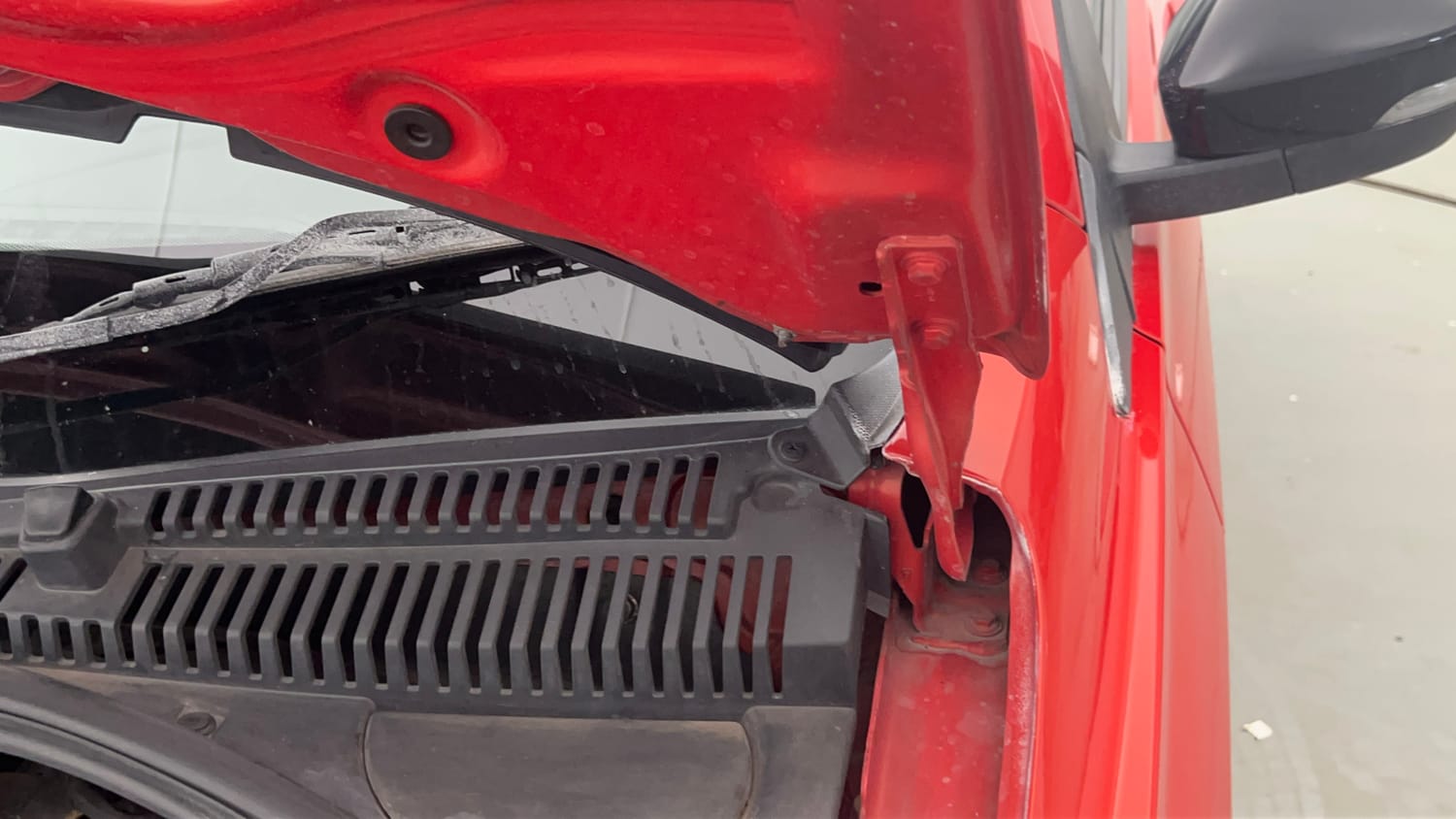 Used 2022 Tata Tiago XTA Petrol Automatic engine ENGINE LEFT SIDE HINGE & APRON VIEW