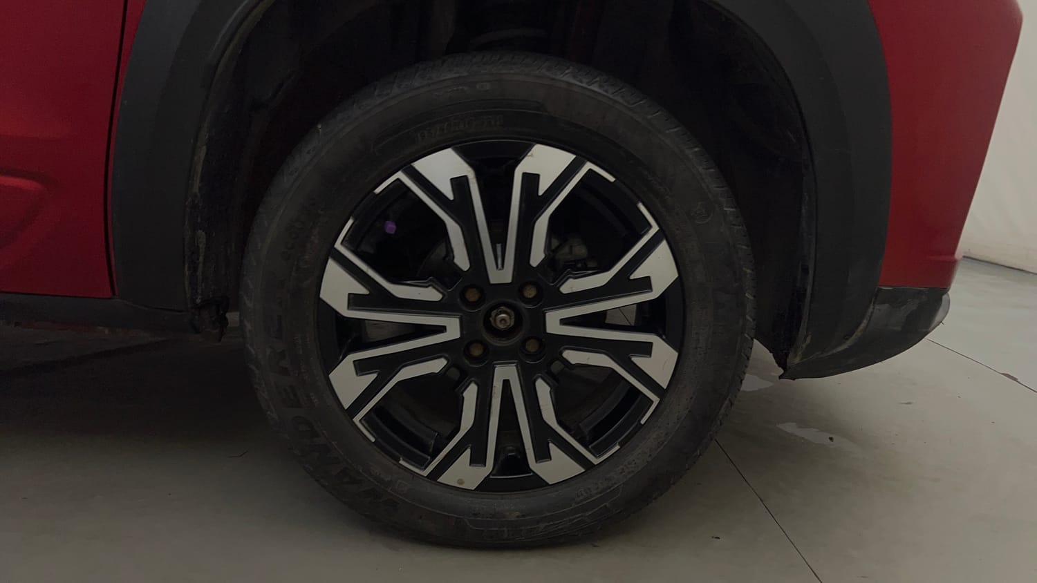 Used 2022 Renault Kiger RXT (O) MT Dual Tone Petrol Manual tyres RIGHT FRONT TYRE RIM VIEW