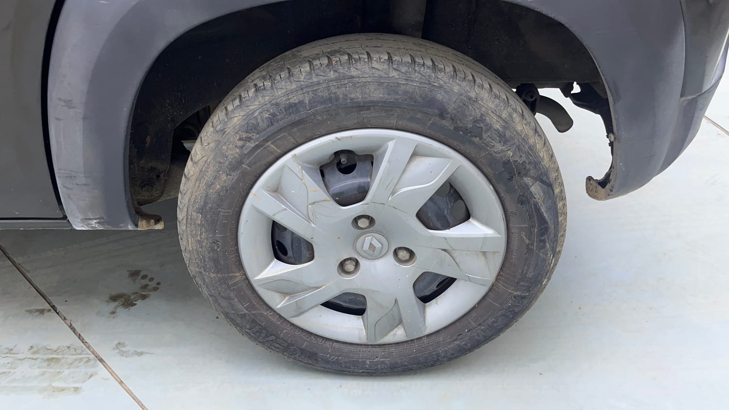 Used 2020 Renault Kwid RXT 1.0 AMT Opt Petrol Automatic tyres LEFT REAR TYRE RIM VIEW