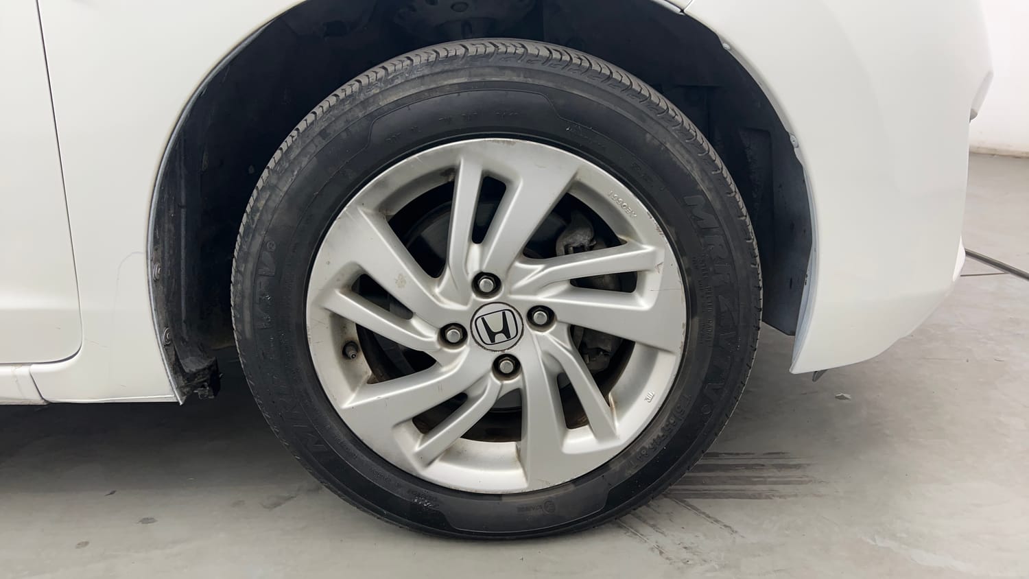 Used 2016 Honda Jazz V AT Petrol Petrol Automatic tyres RIGHT FRONT TYRE RIM VIEW