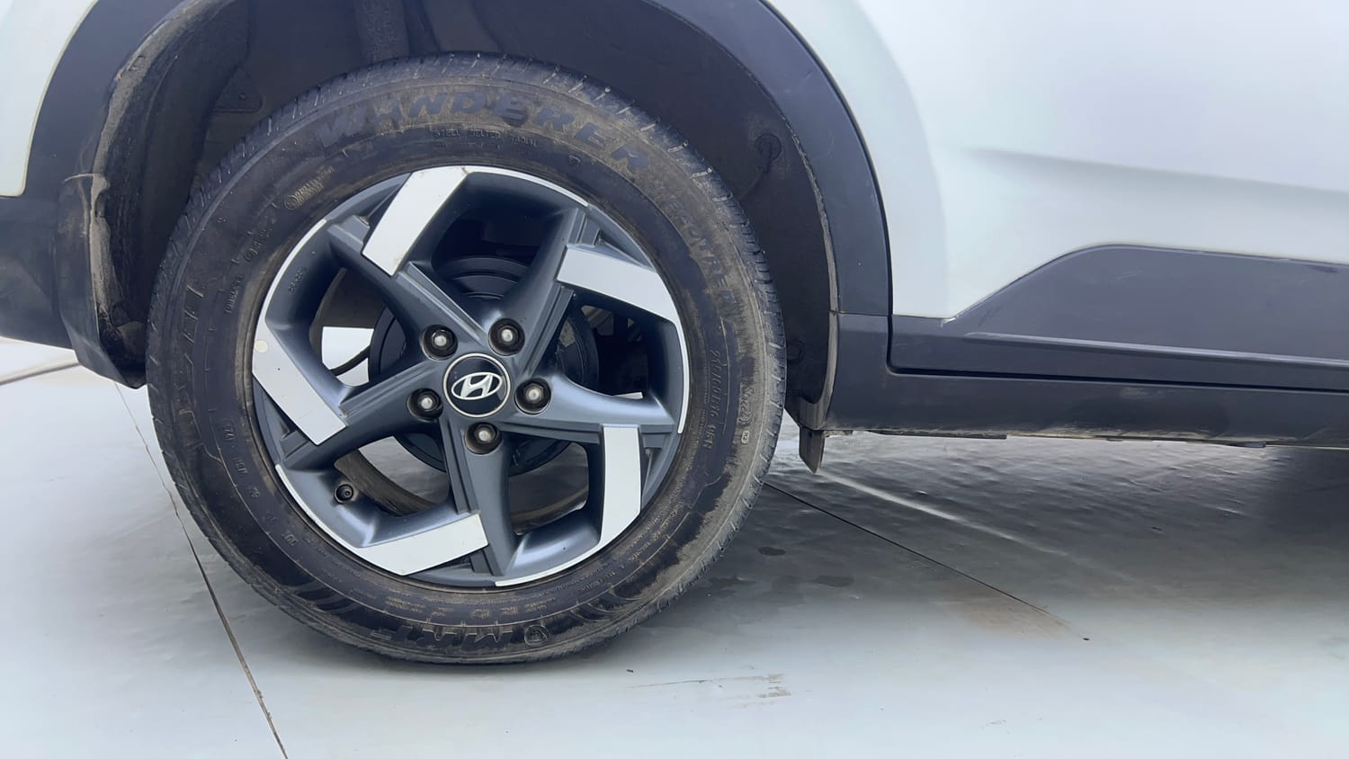 Used 2019 Hyundai Venue SX Plus 1.0 Turbo DCT Petrol Automatic tyres RIGHT REAR TYRE RIM VIEW