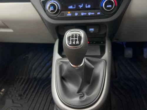 Used 2025 Hyundai Grand i10 Nios Asta 1.2 Kappa Petrol Manual interior GEAR  KNOB VIEW