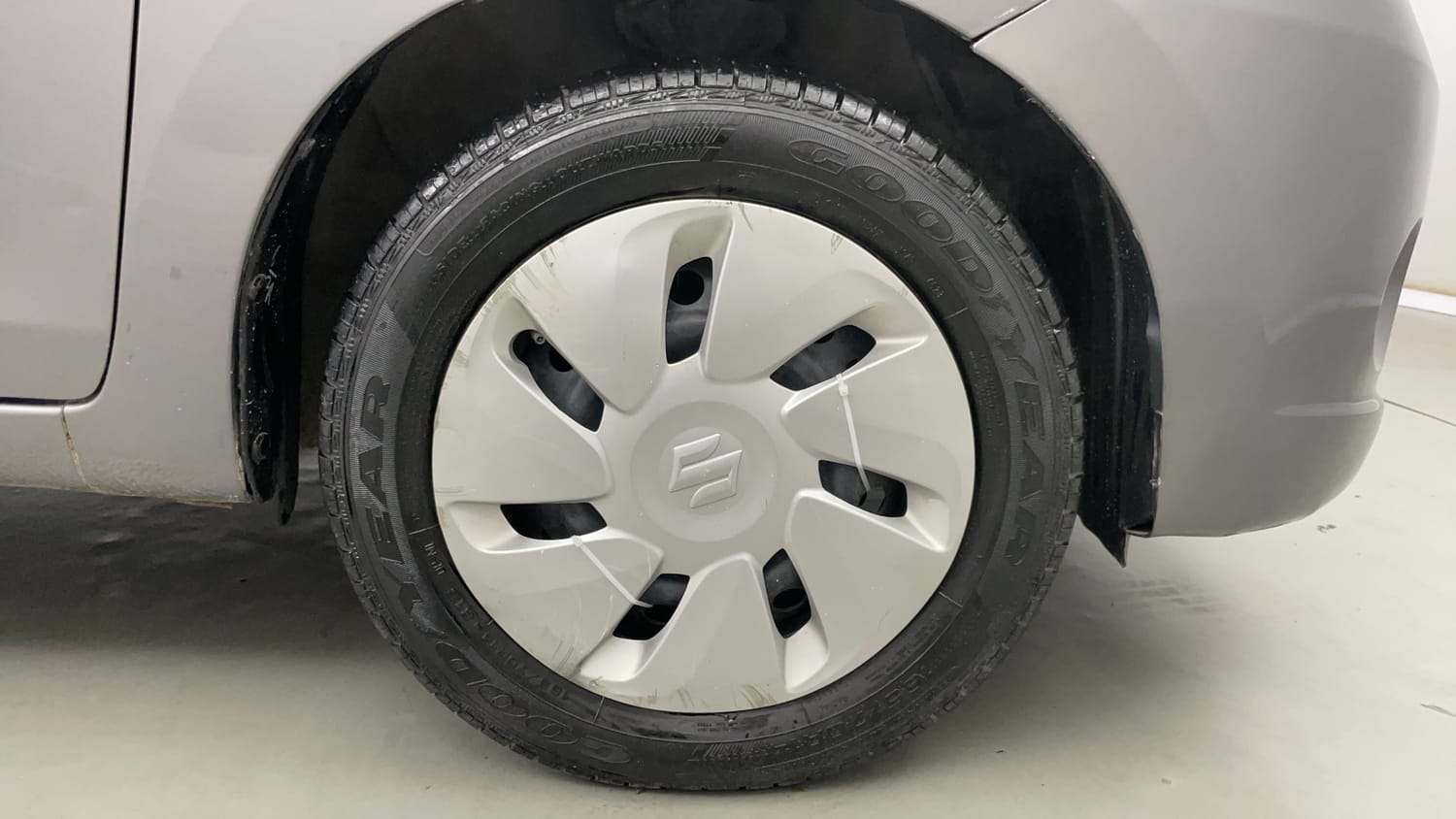 Used 2016 Maruti Suzuki Celerio VXi AMT Petrol Automatic tyres RIGHT FRONT TYRE RIM VIEW