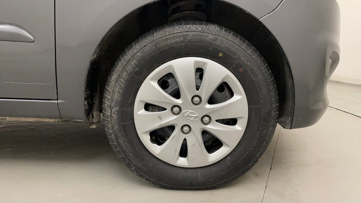 Used 2012 Hyundai i10 Sportz 1.2 AT Kappa2 Petrol Automatic tyres RIGHT FRONT TYRE RIM VIEW