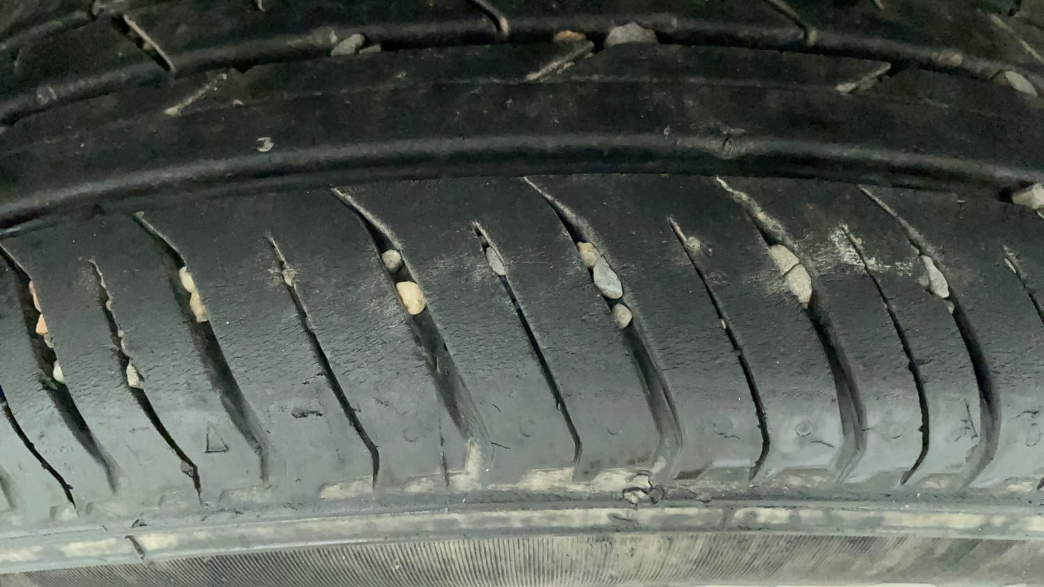 Used 2023 Renault Kiger RXZ AMT Petrol Automatic tyres LEFT REAR TYRE TREAD VIEW