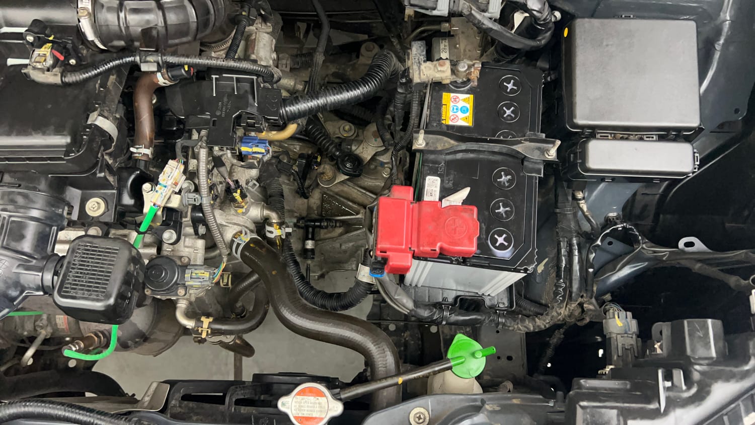 Used 2022 Maruti Suzuki XL6 Alpha Plus MT Petrol Petrol Manual engine ENGINE LEFT SIDE VIEW